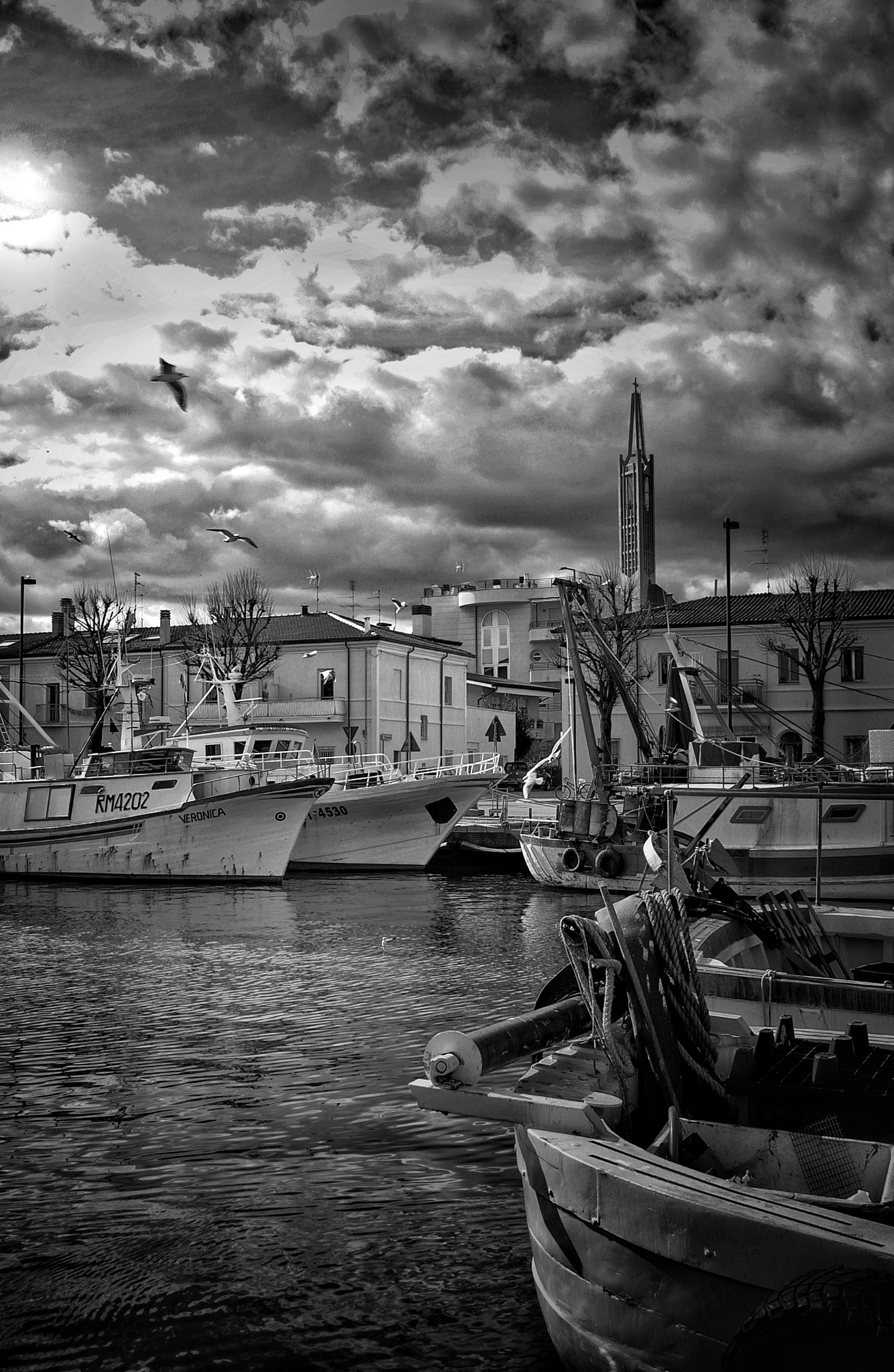 Canon EOS 400D (EOS Digital Rebel XTi / EOS Kiss Digital X) sample photo. Porto di rimini photography
