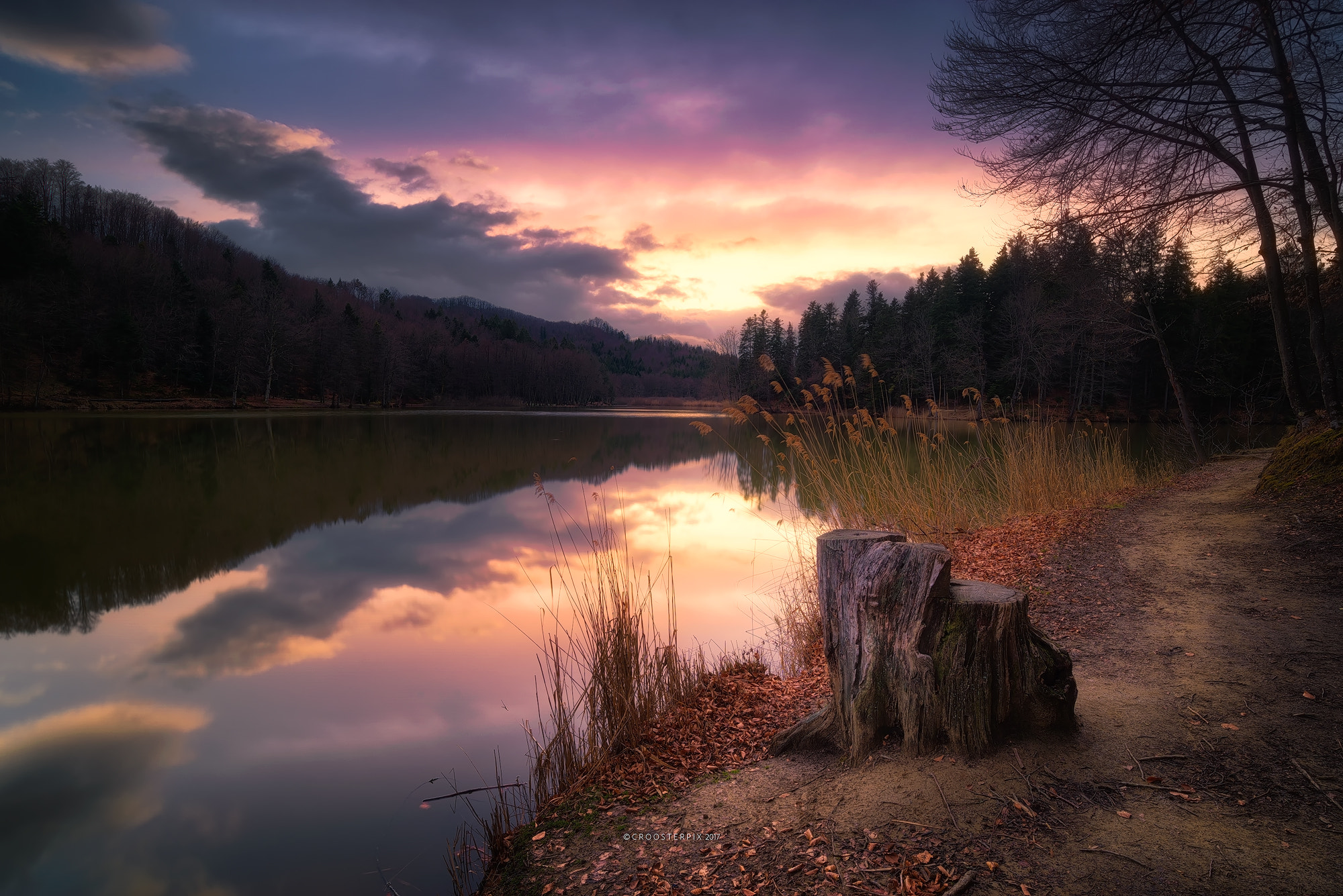 Nikon AF-S Nikkor 18-35mm F3.5-4.5G ED sample photo. By the lake photography