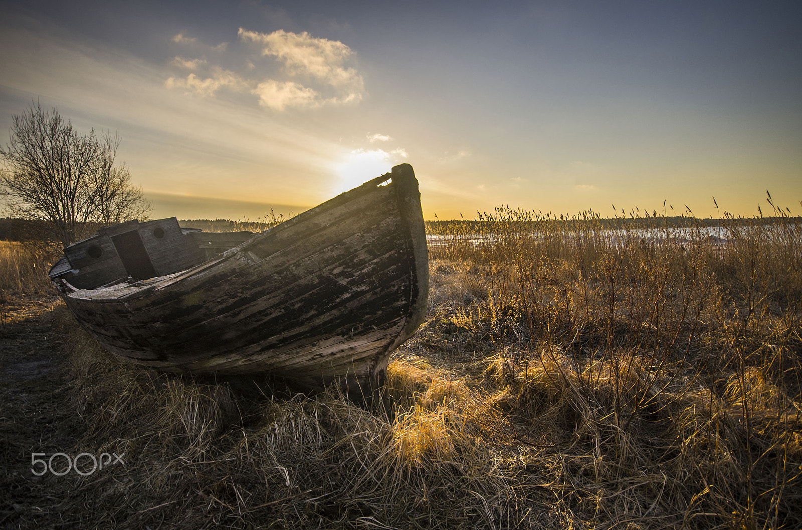 Sigma AF 10-20mm F4-5.6 EX DC sample photo. Boat and the coast photography
