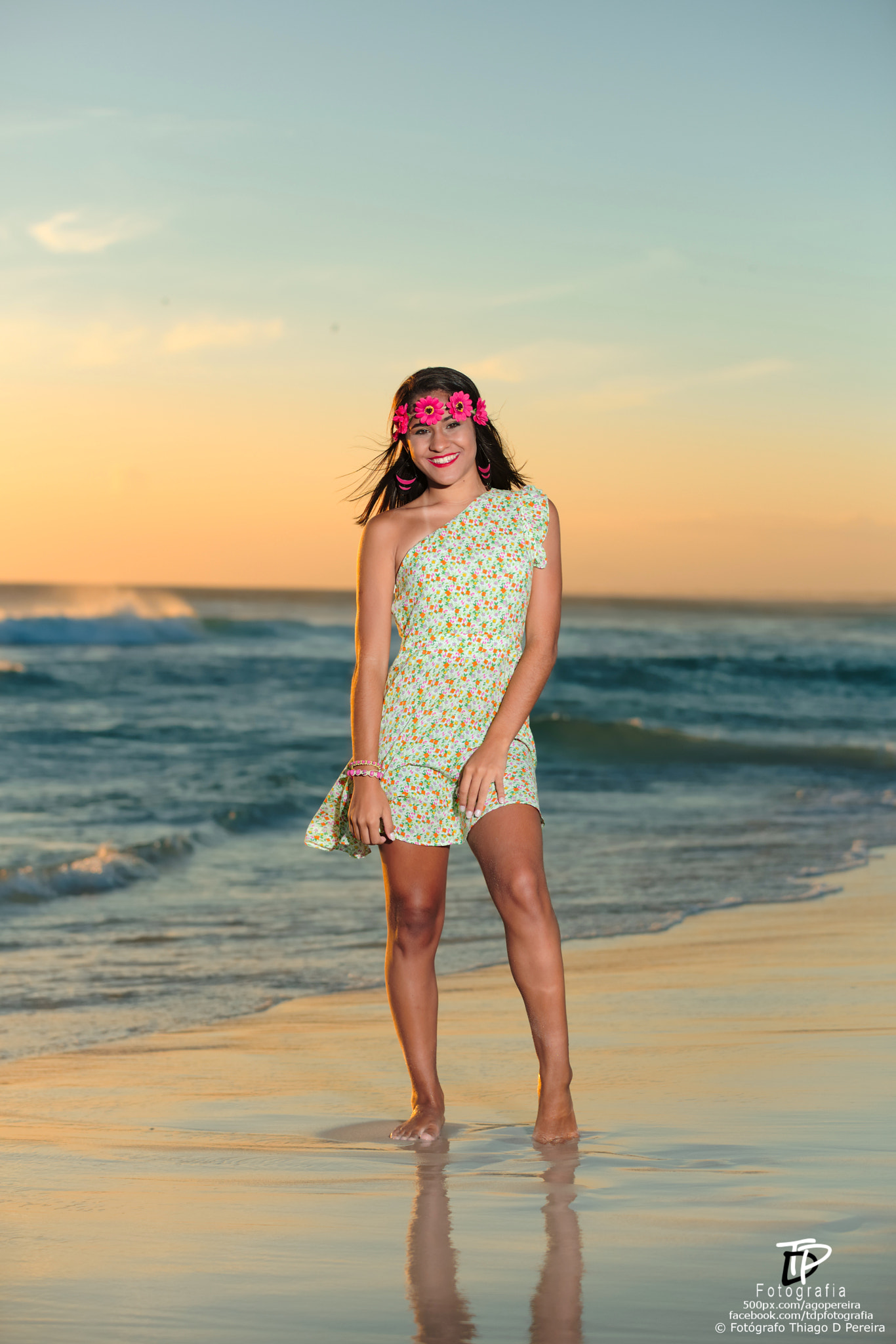 Sigma 70-200mm F2.8 EX DG OS HSM sample photo. A menina e a praia photography