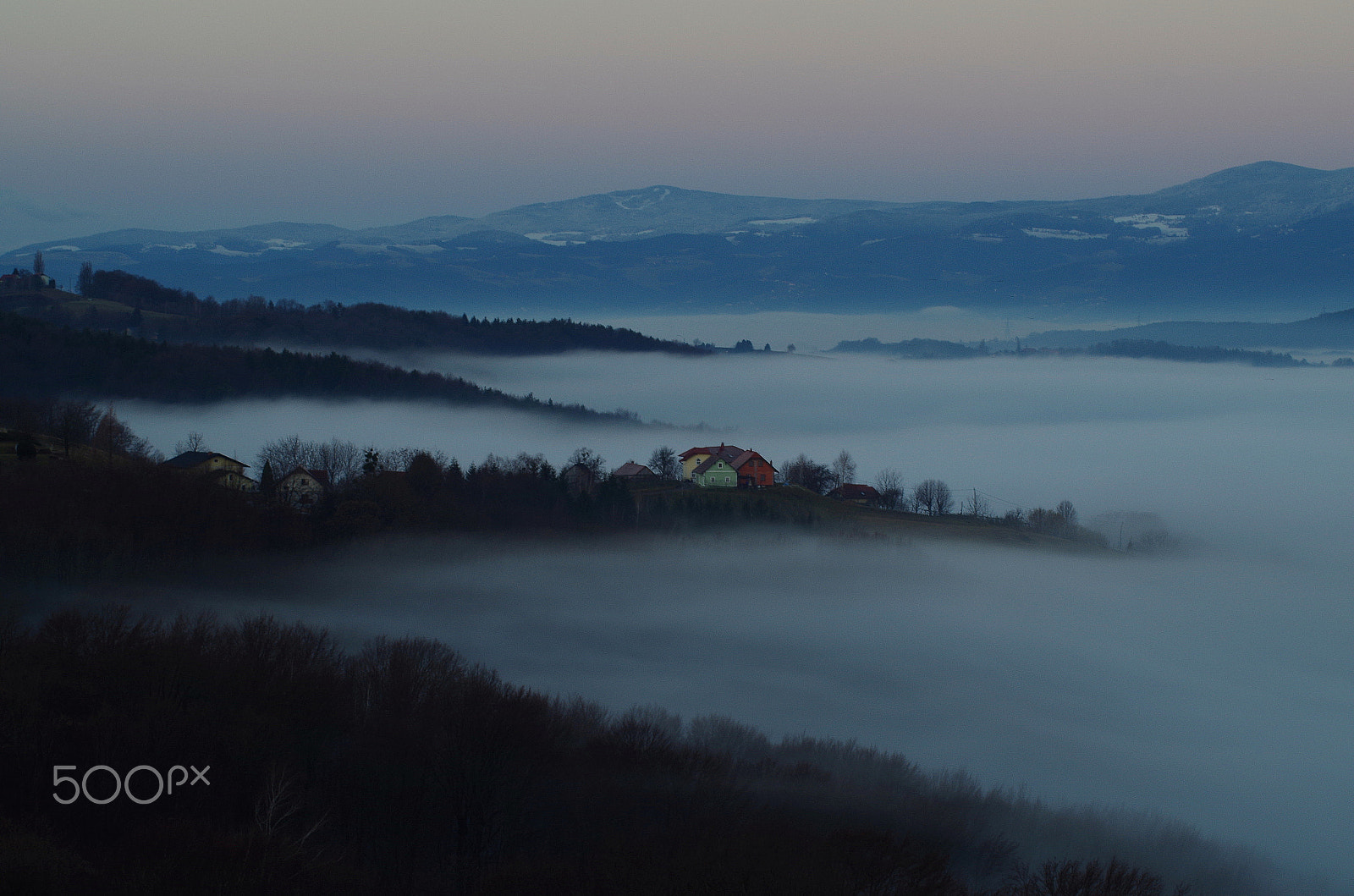 Tamron AF 70-300mm F4-5.6 LD Macro 1:2 sample photo. Capes in the sea of fog photography