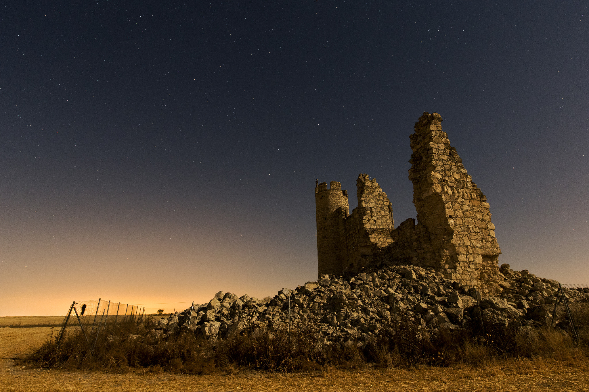 Canon EF 16-35mm F2.8L II USM sample photo. Castillo a la luz de la luna photography