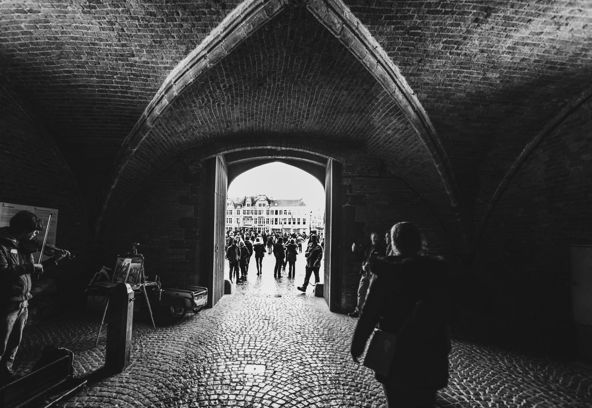 Nikon D5300 + Sigma 10-20mm F3.5 EX DC HSM sample photo. Belgian castle arch photography