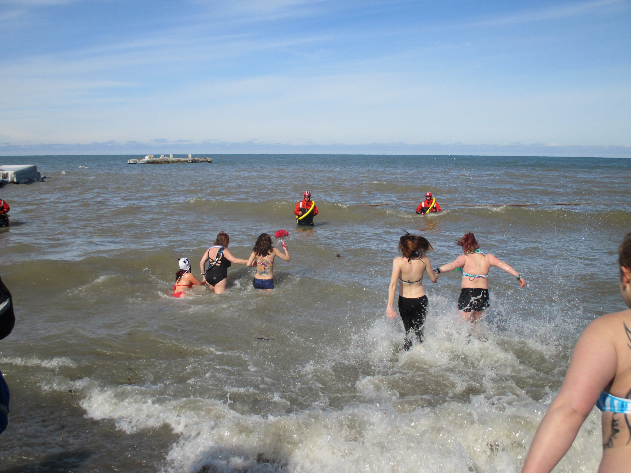 Canon PowerShot ELPH 135 (IXUS 145 / IXY 120) sample photo. Olcott polar bear swim 20170305 photography