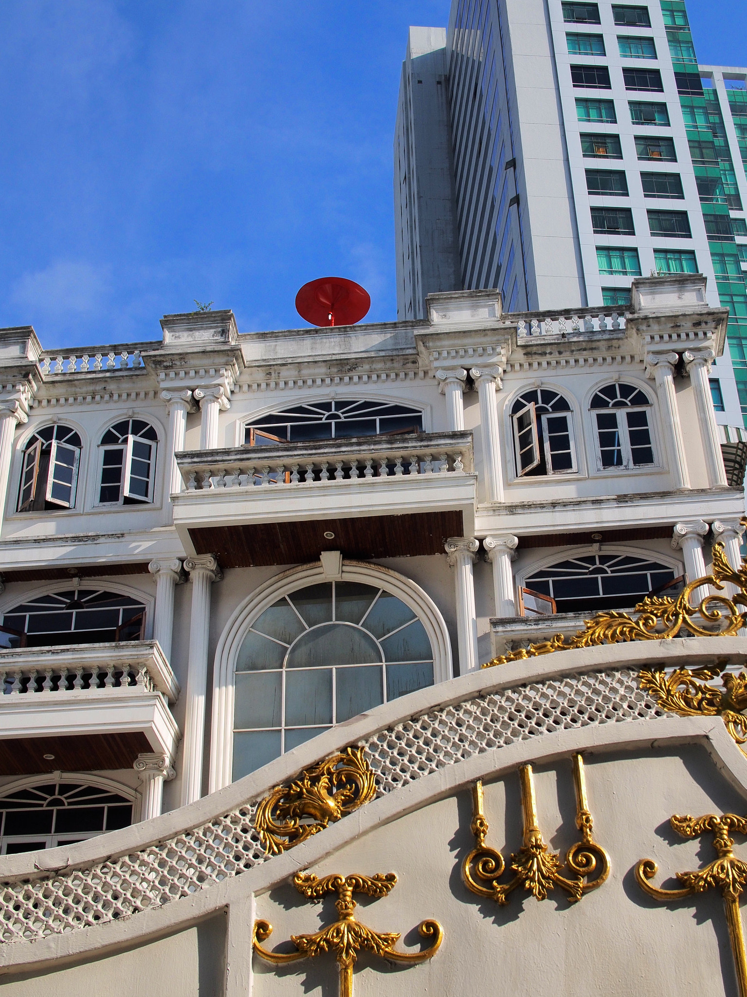 Olympus M.Zuiko Digital 25mm F1.8 sample photo. 3 building styles photography