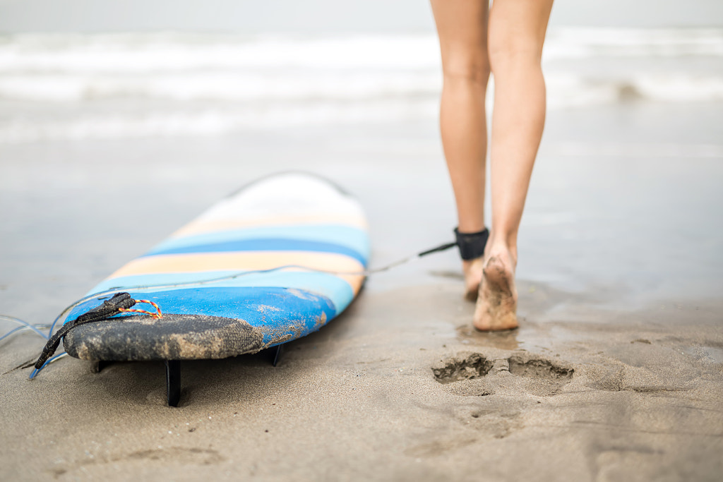Woman's legs and surfboard by Andrey Bezuglov on 500px.com
