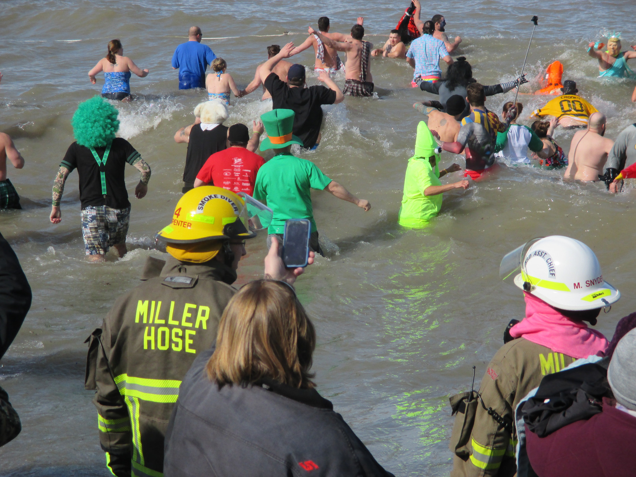 Canon PowerShot ELPH 135 (IXUS 145 / IXY 120) sample photo. Olcott polar bear swim 20170305 photography