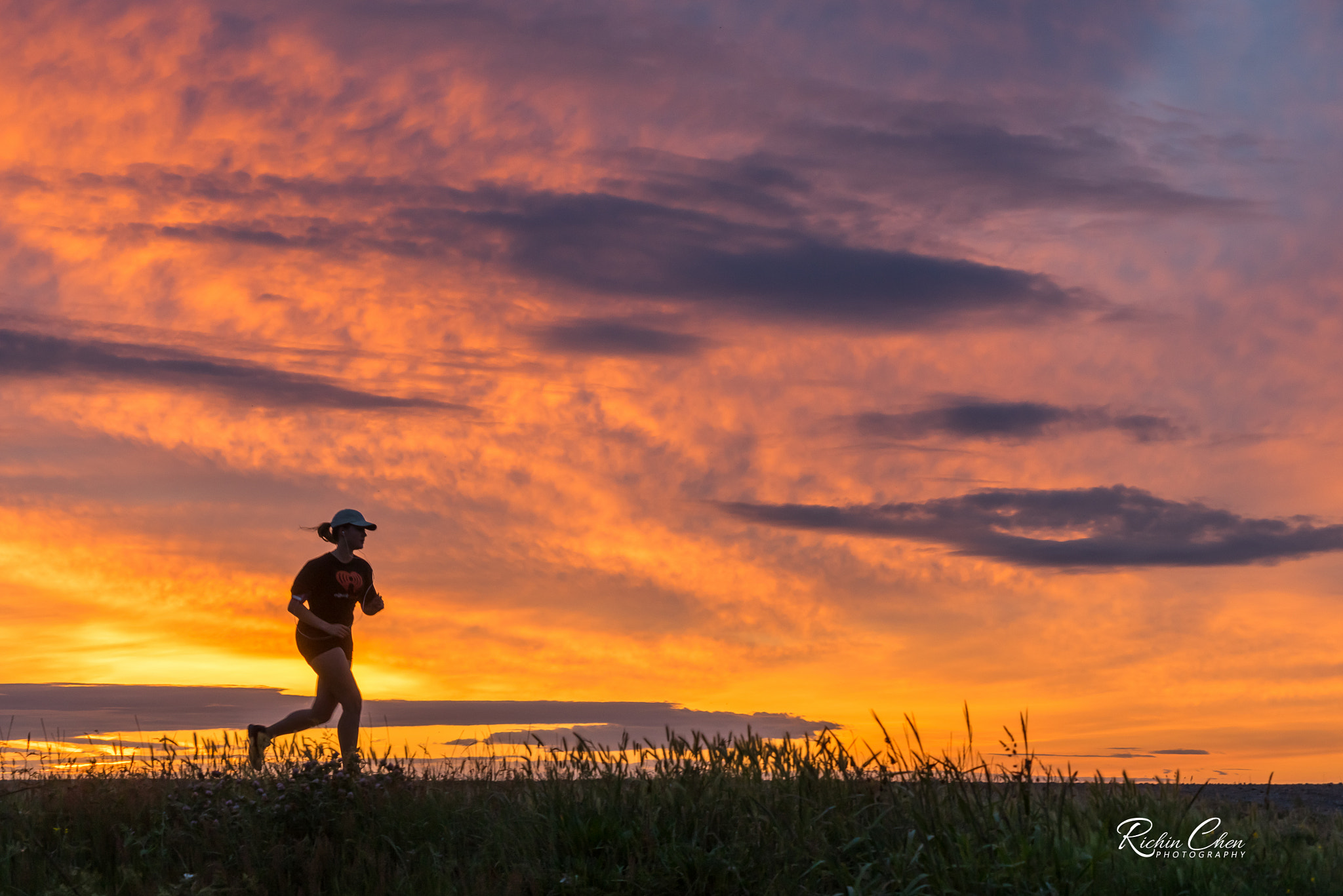 Sony a7R + Sony FE 24-240mm F3.5-6.3 OSS sample photo. Woman running  in sunset photography