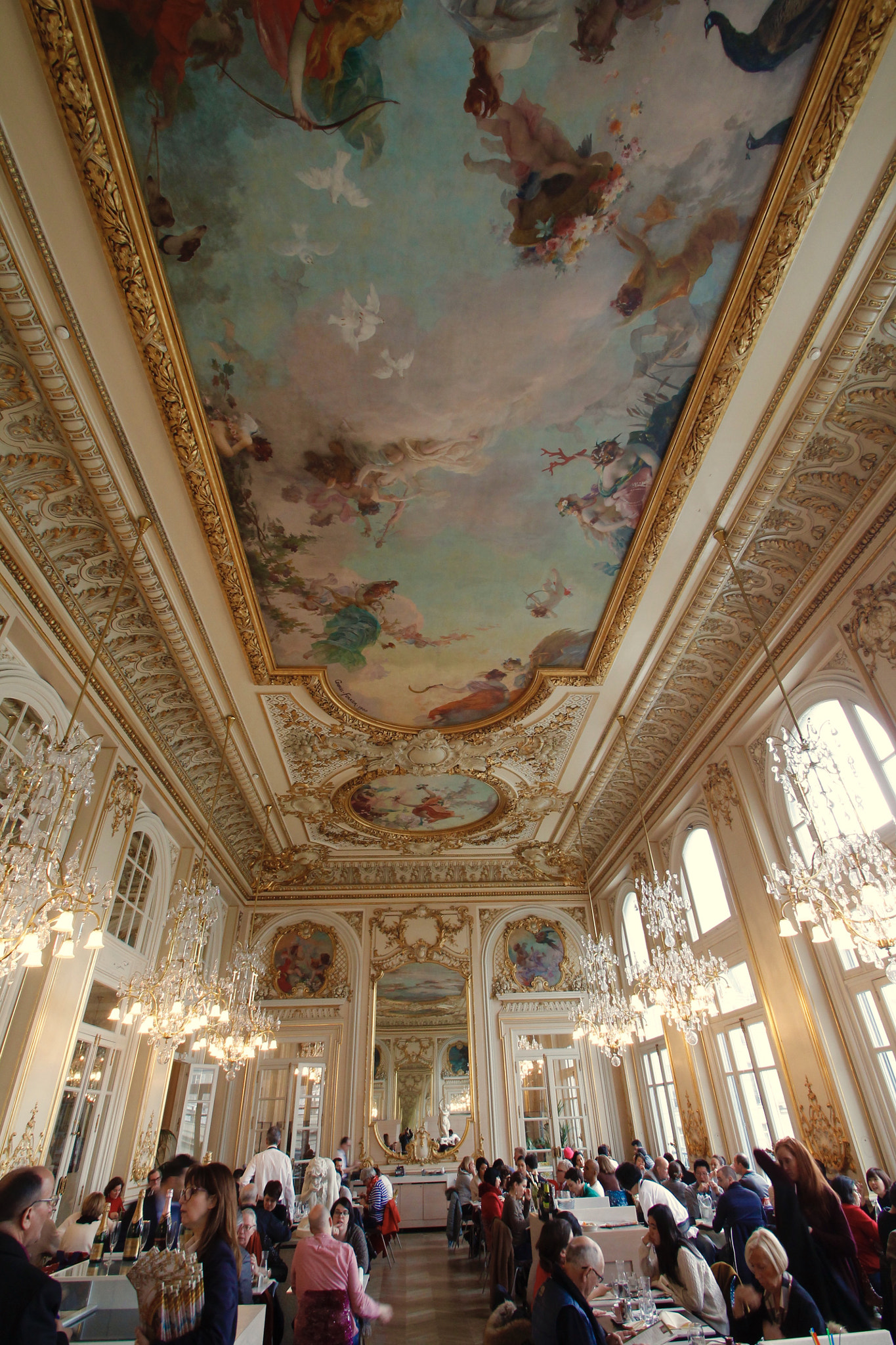 Sigma 10-20mm F3.5 EX DC HSM sample photo. Musée d'orsay, restaurant photography