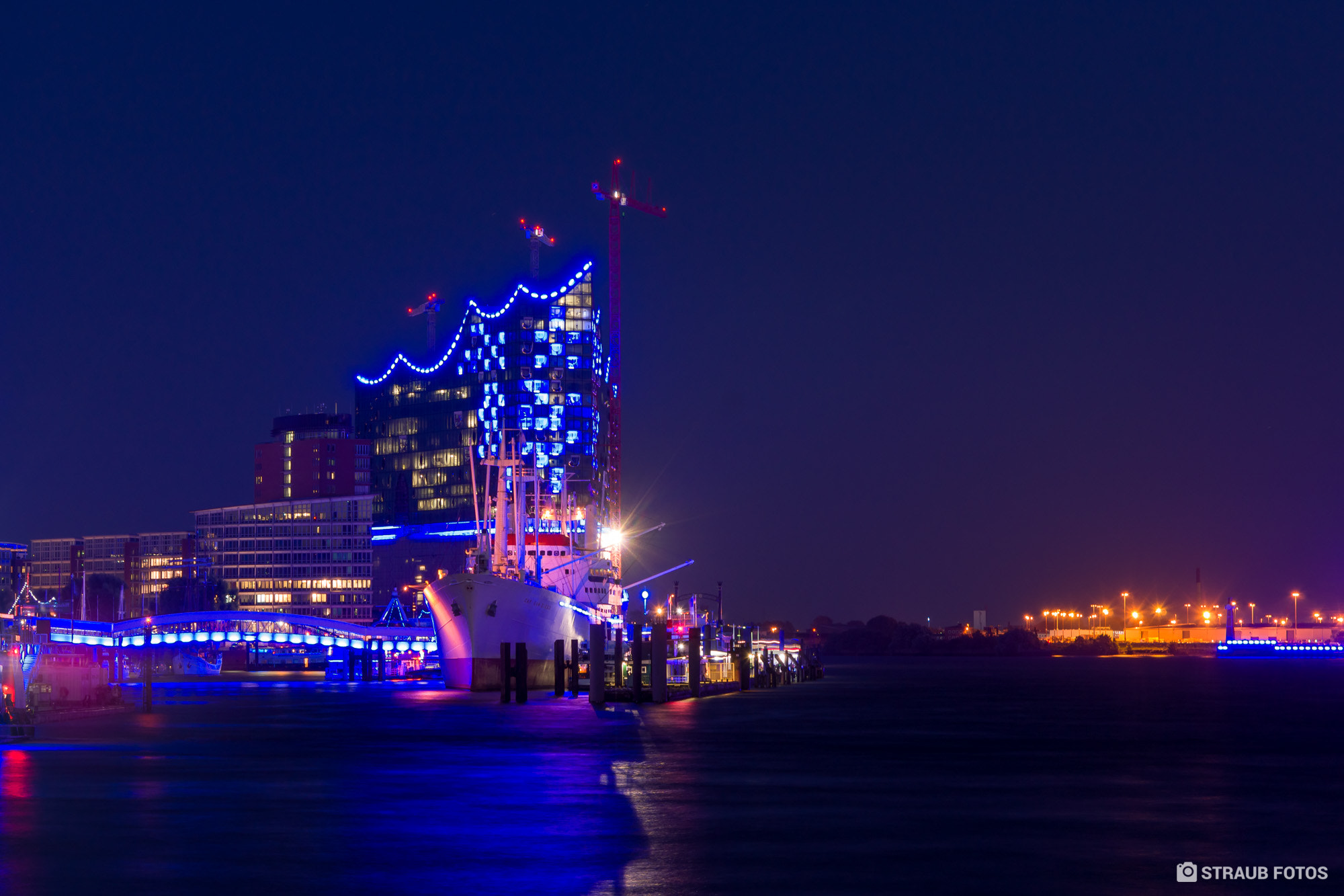 Sony 70-300mm F4.5-5.6 G SSM sample photo. Elbphilharmonie at blue port event in 2014 photography