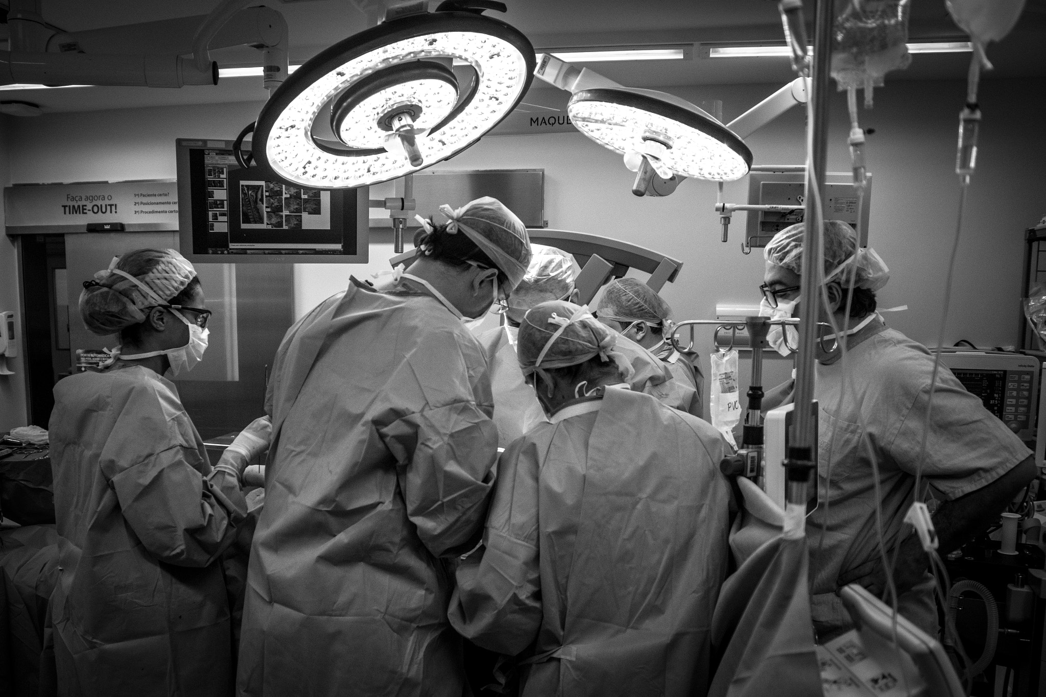 Nikon D5200 + Sigma 17-70mm F2.8-4 DC Macro OS HSM | C sample photo. Surgeons saving lives photography