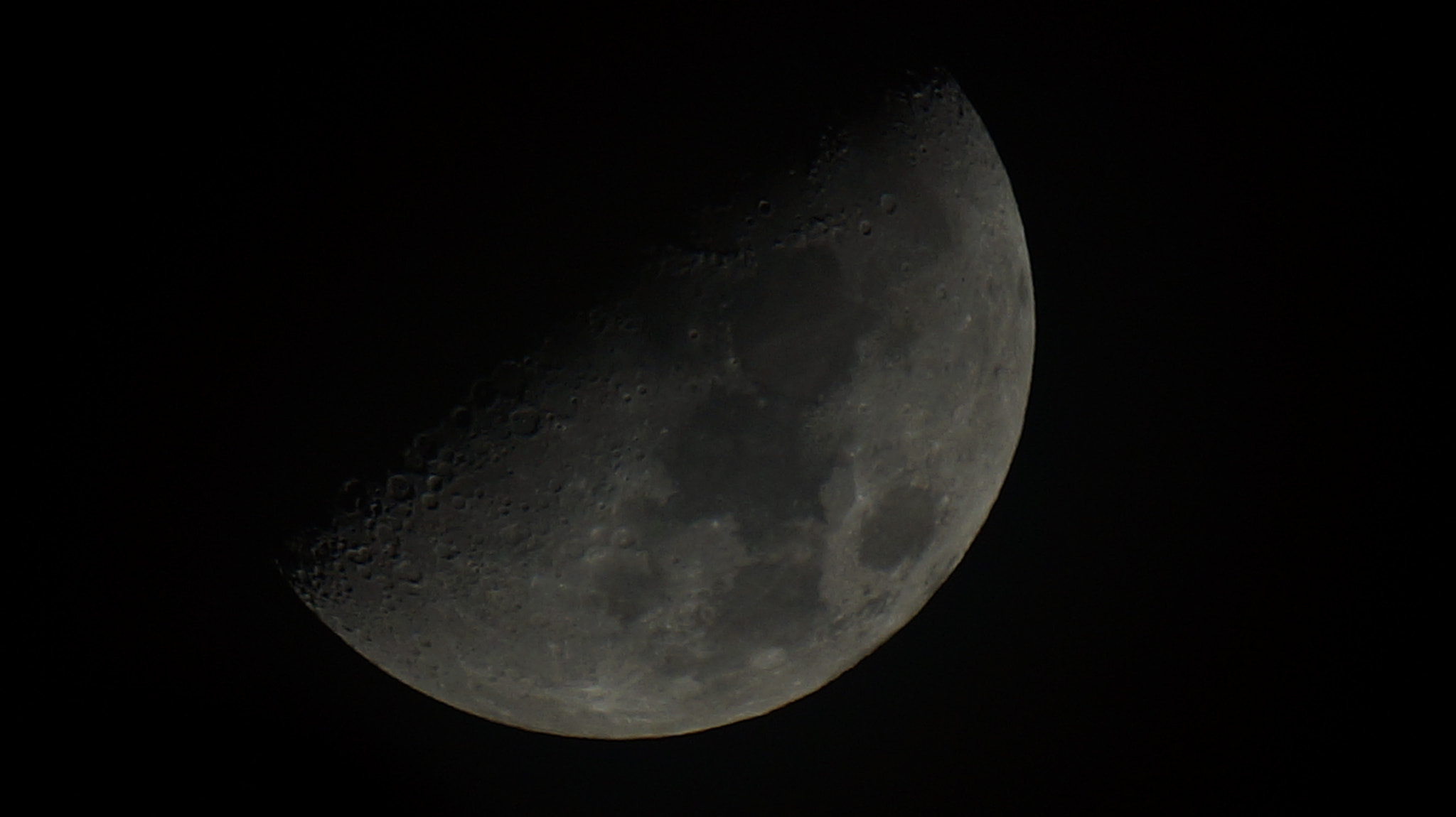 Sony 70-400mm F4-5.6 G SSM II sample photo. Half moon photography