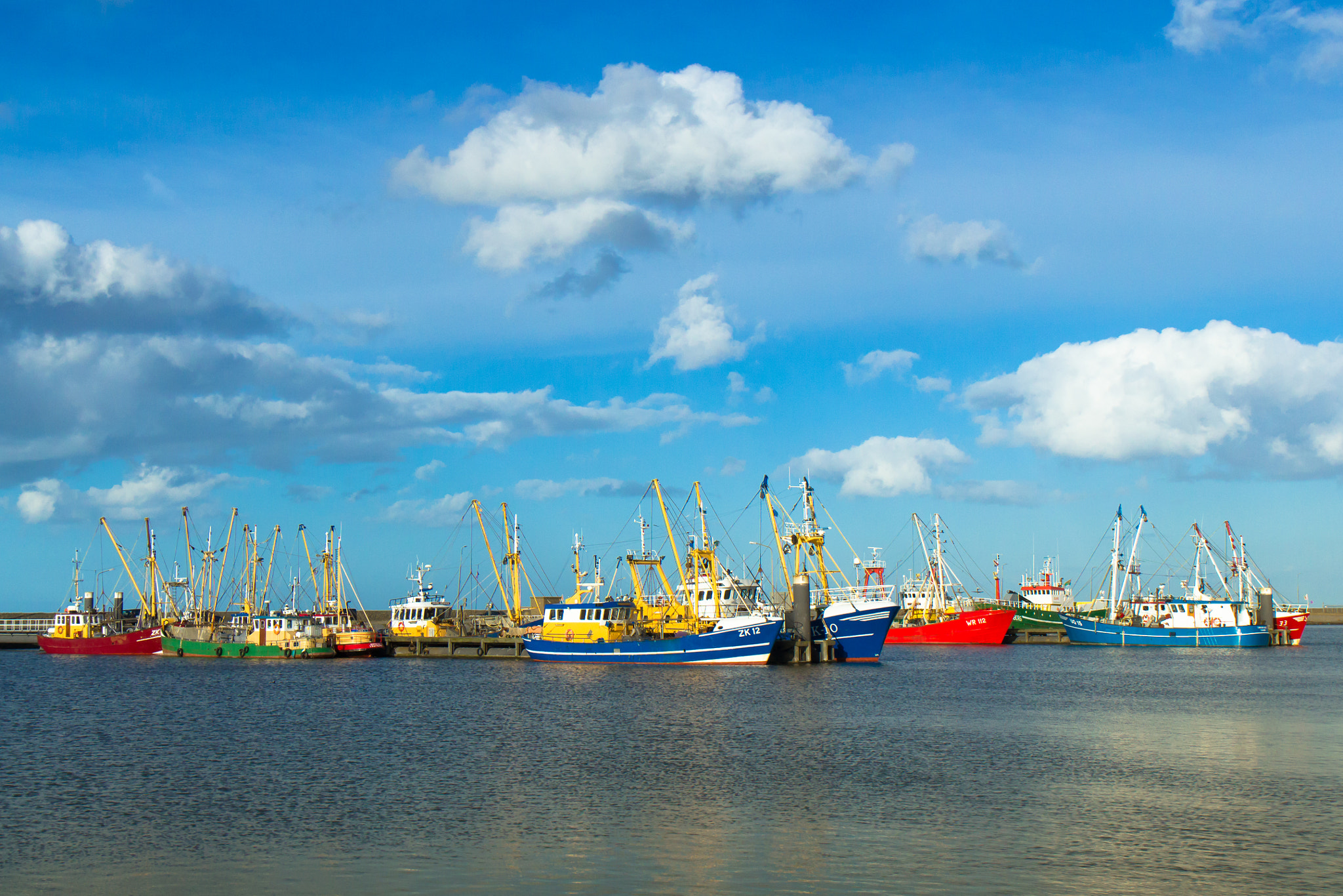 Canon EF-S 17-55mm F2.8 IS USM sample photo. Harbor lauwersoog photography