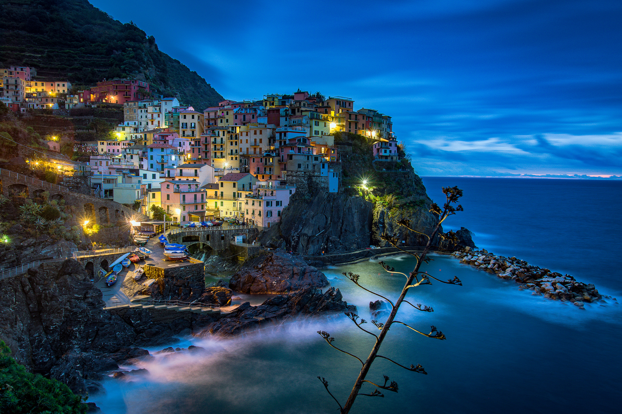 Canon EOS 5D Mark IV + Canon EF 16-35mm F2.8L USM sample photo. Manarola after the storm photography