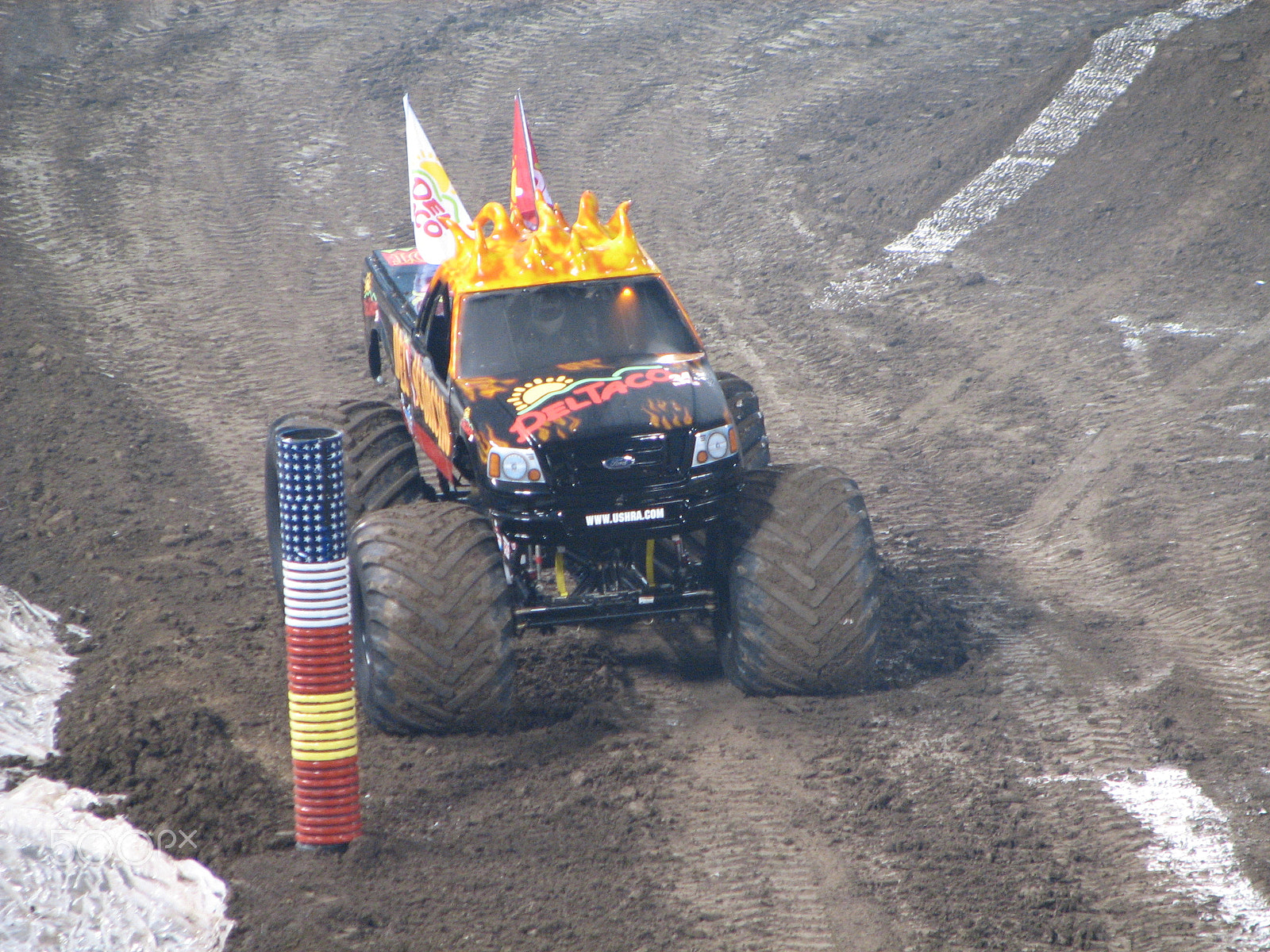 Canon POWERSHOT S2 IS sample photo. Del taco monster truck photography