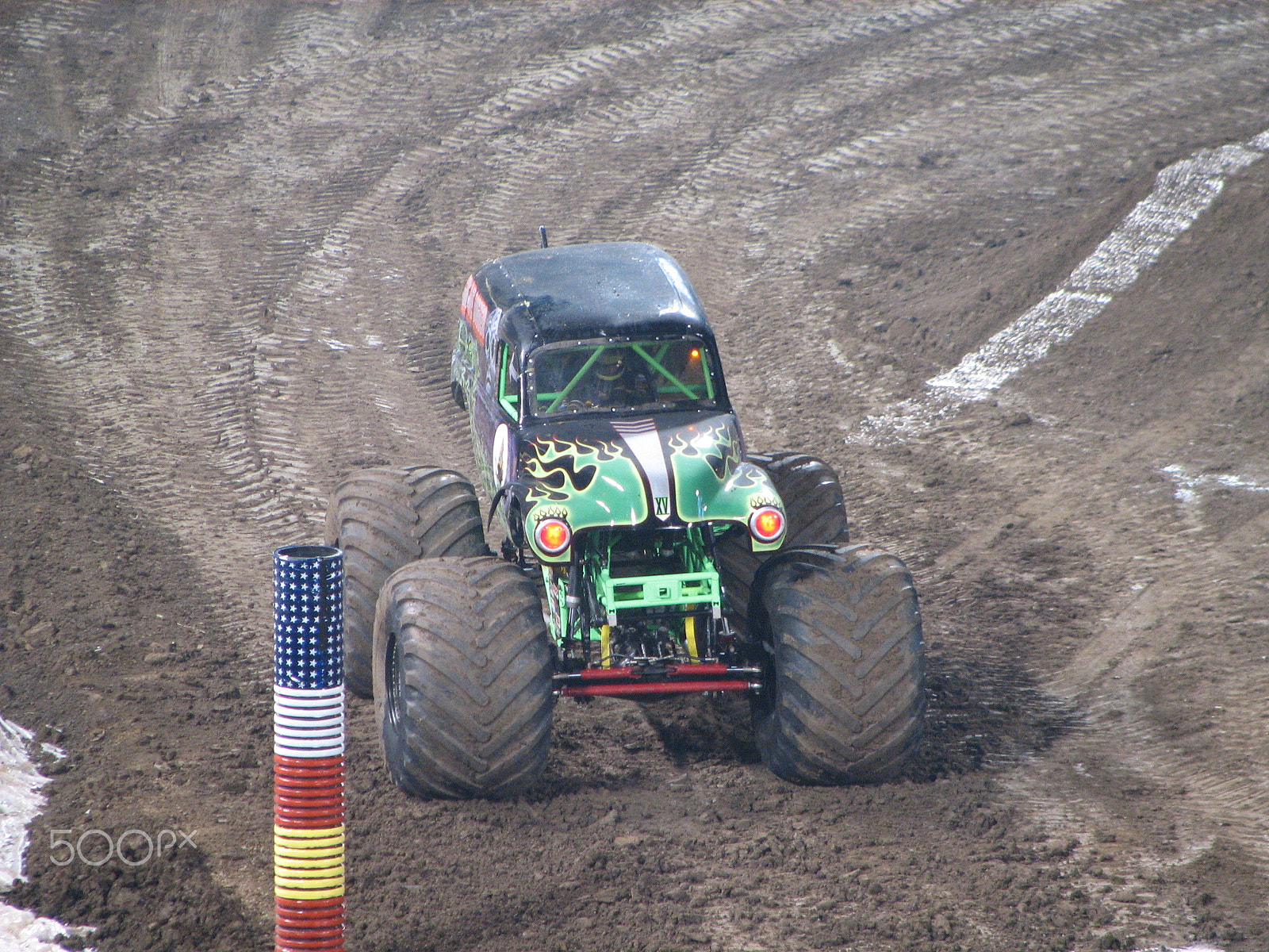 Canon POWERSHOT S2 IS sample photo. Grave digger photography