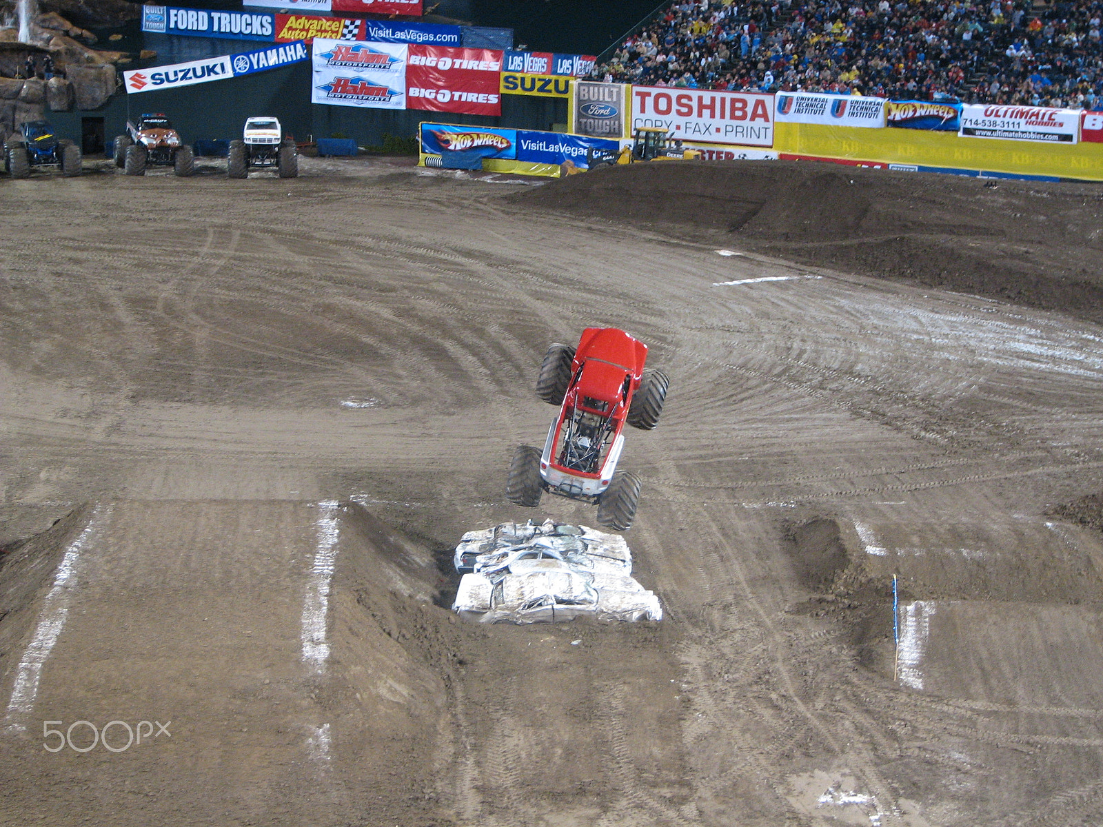 Canon POWERSHOT S2 IS sample photo. Monster truck in the air photography