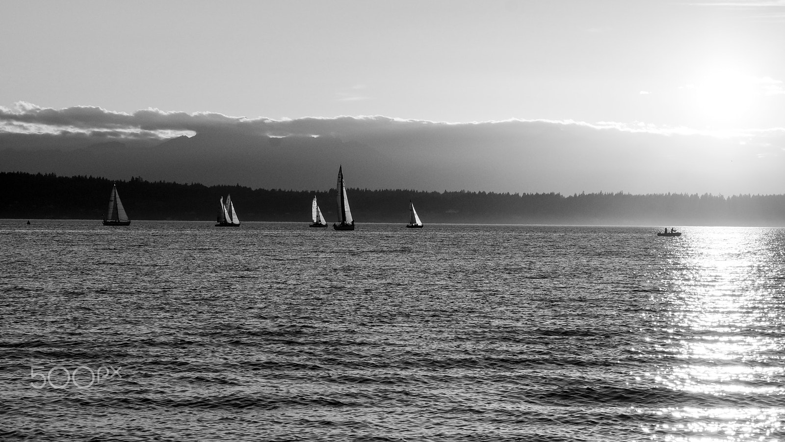 Sony DT 18-135mm F3.5-5.6 SAM sample photo. Sunset sailing photography