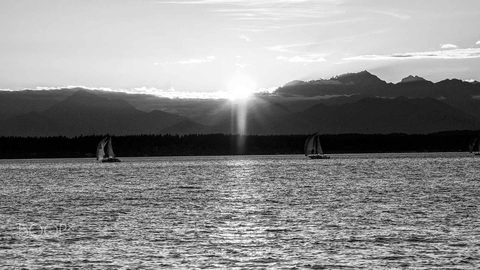 Sony DT 18-135mm F3.5-5.6 SAM sample photo. Sunset sailing photography