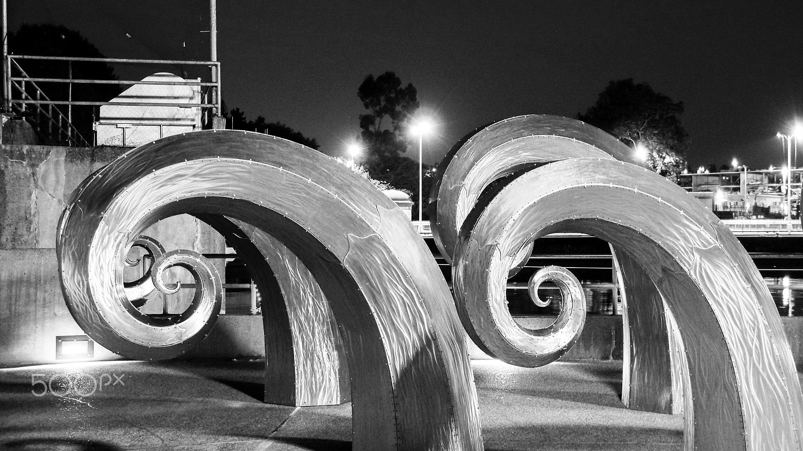 Sony DT 18-135mm F3.5-5.6 SAM sample photo. Wave art at the ballard locks photography