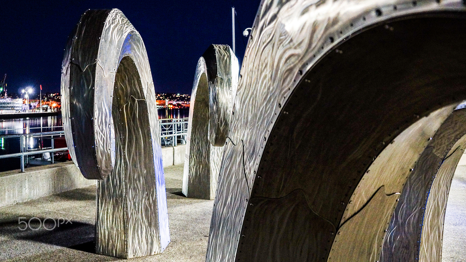 Sony DT 18-135mm F3.5-5.6 SAM sample photo. Wave art at the ballard locks photography