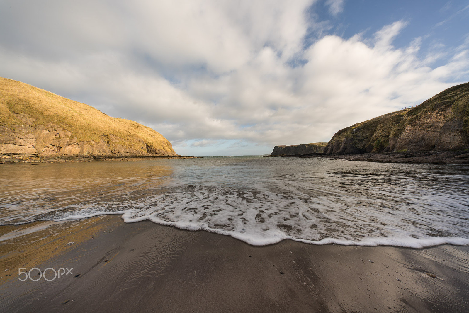 Voigtlander HELIAR-HYPER WIDE 10mm F5.6 sample photo. Gamrie bay photography