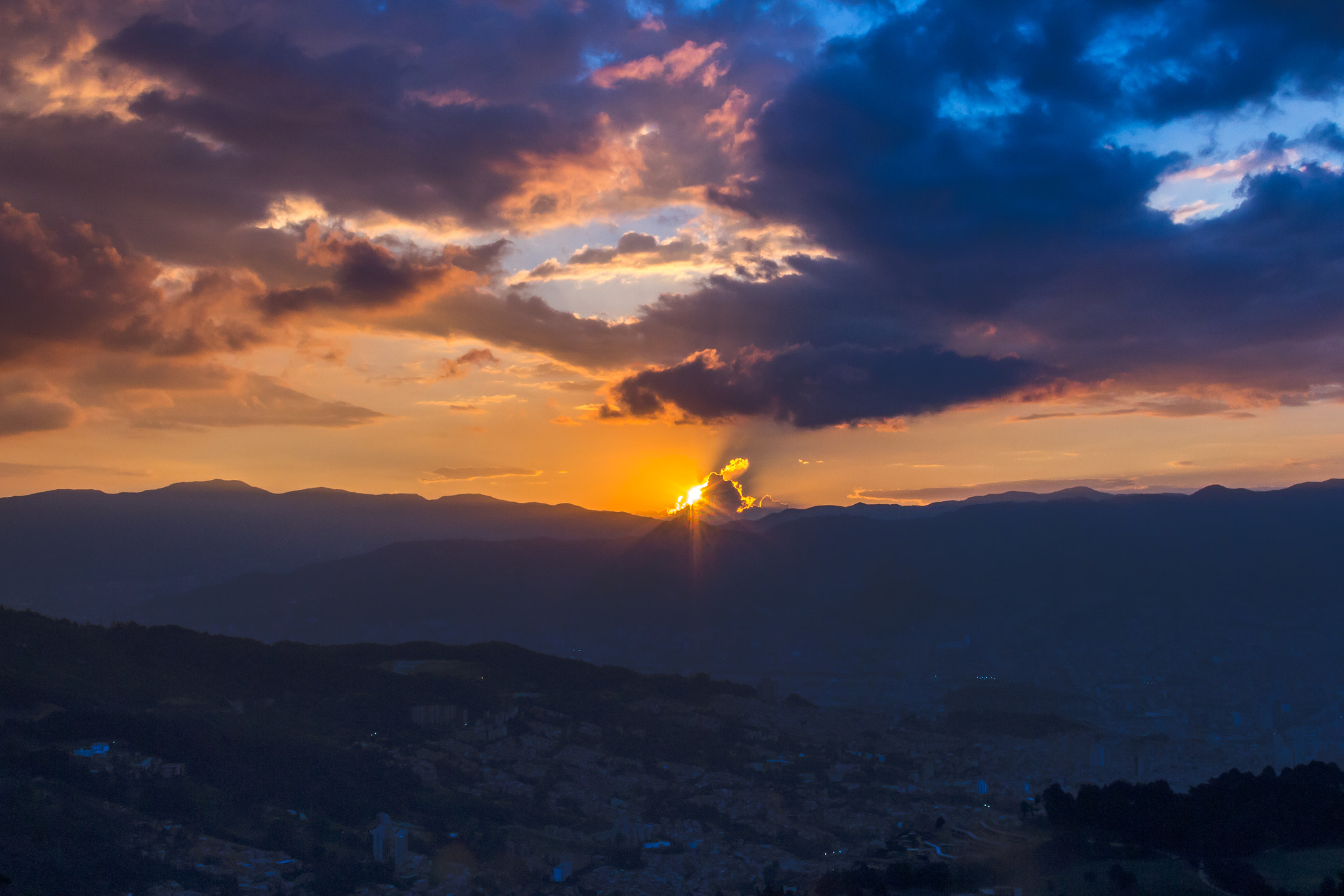 Canon EF-S 18-135mm F3.5-5.6 IS sample photo. Nubes photography