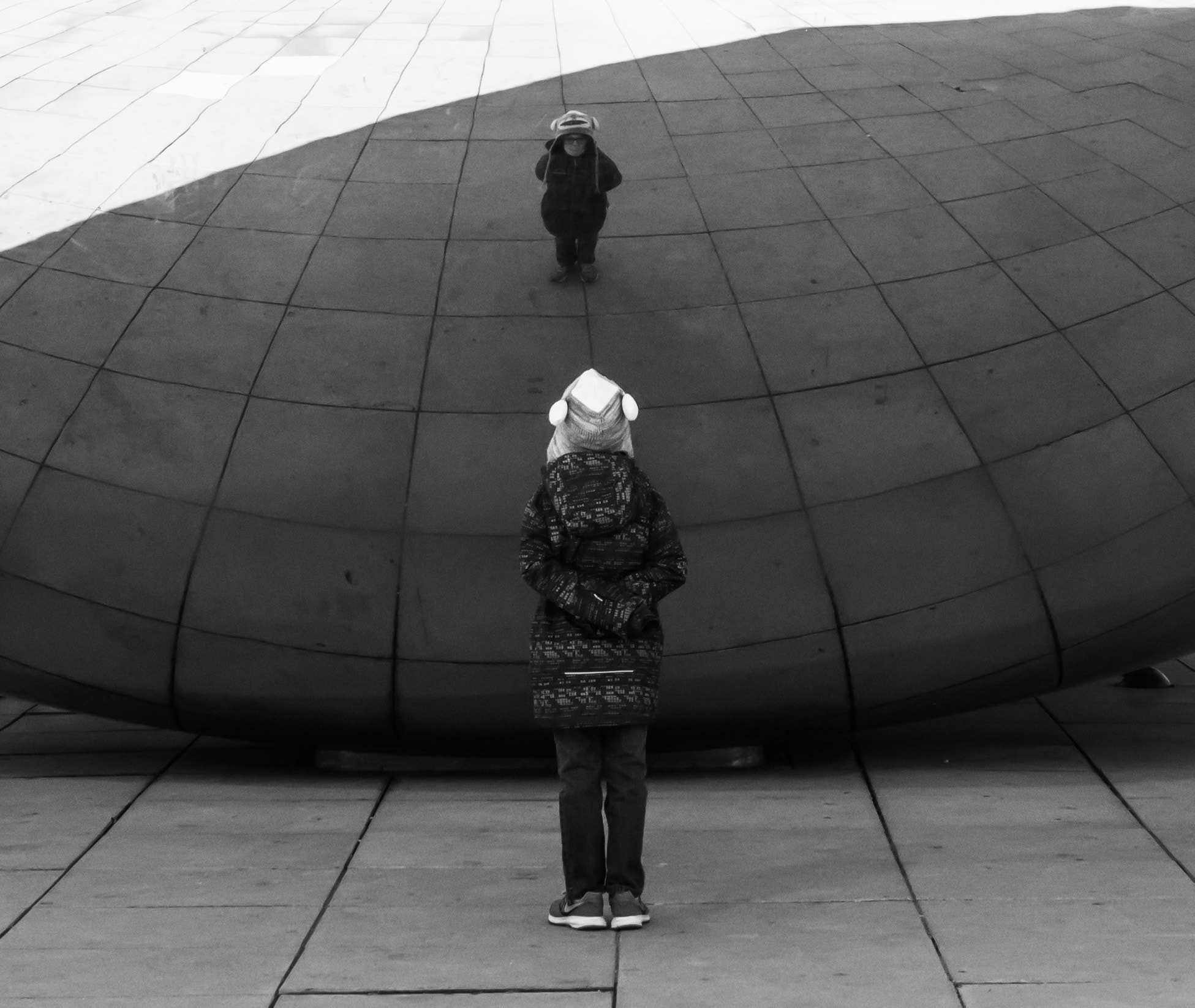 Sony a7R + Sony Sonnar T* FE 35mm F2.8 ZA sample photo. Children looking himself in the bean photography