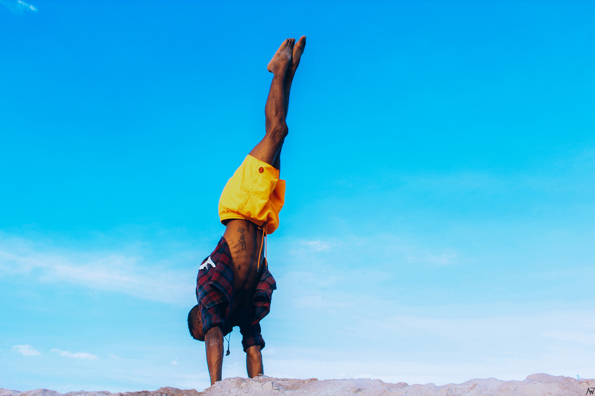 Canon EOS 1200D (EOS Rebel T5 / EOS Kiss X70 / EOS Hi) sample photo. Handstand photography