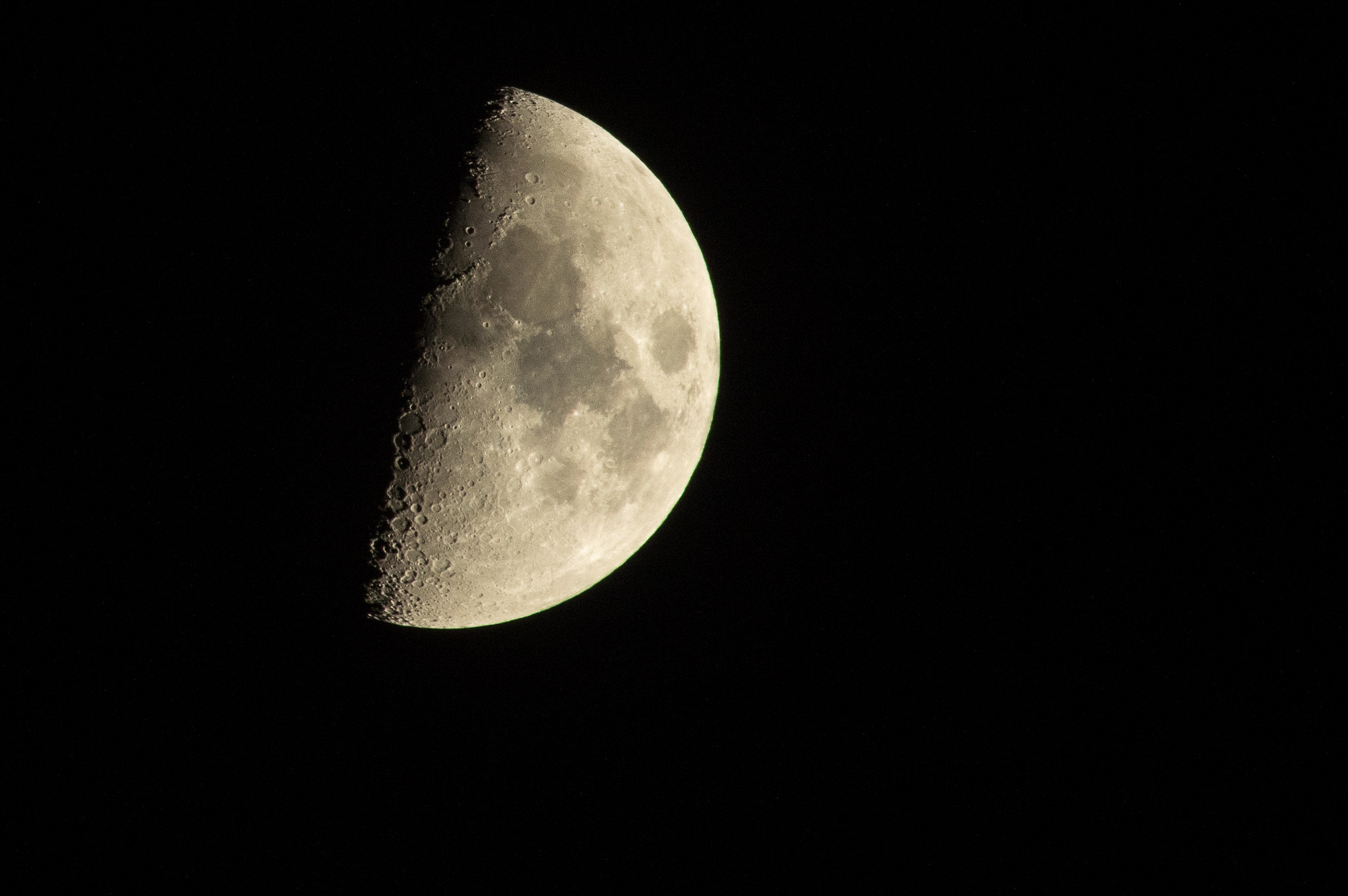 Pentax K-3 + Pentax smc DA* 300mm F4.0 ED (IF) SDM sample photo. Half moon photography