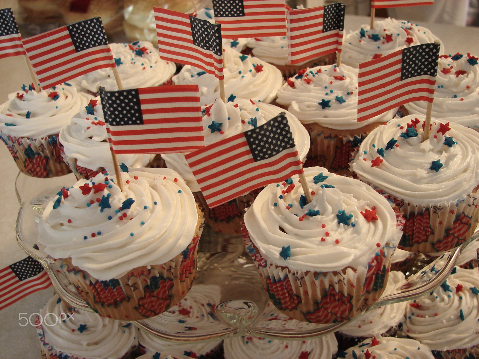 Sony DSC-H1 sample photo. 4th of july cupcakes photography