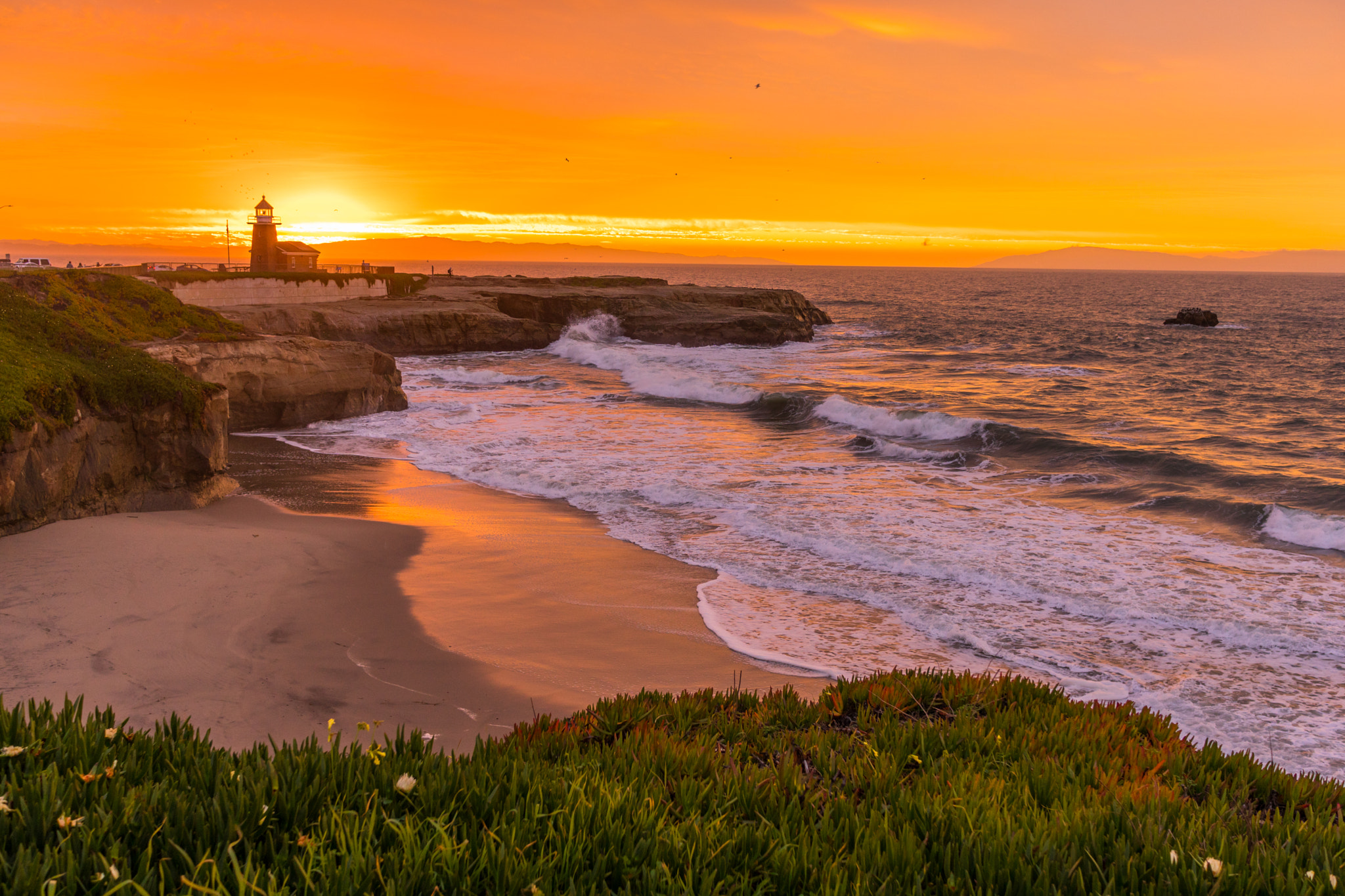 Sony a6300 + Sony Sonnar T* E 24mm F1.8 ZA sample photo. Sunrise at pacific coast photography