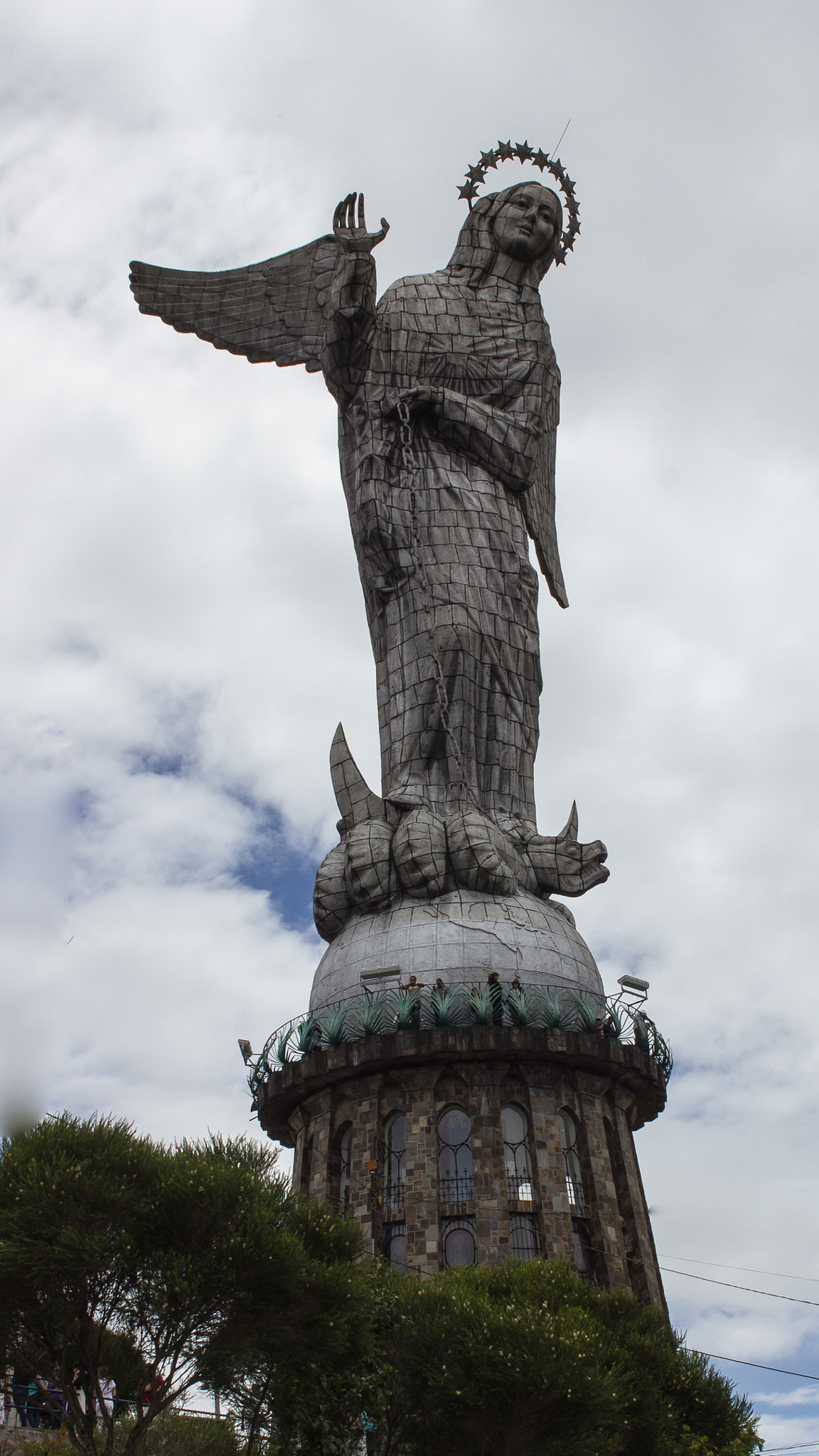 Canon EF-S 24mm F2.8 STM sample photo. Virgin de panecillo photography