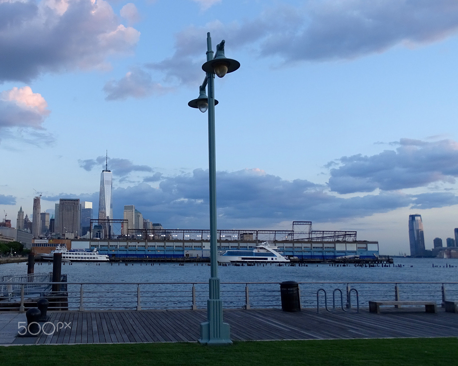 Sony 24-210mm F2.8-6.3 sample photo. Freedom tower & hudson river park photography