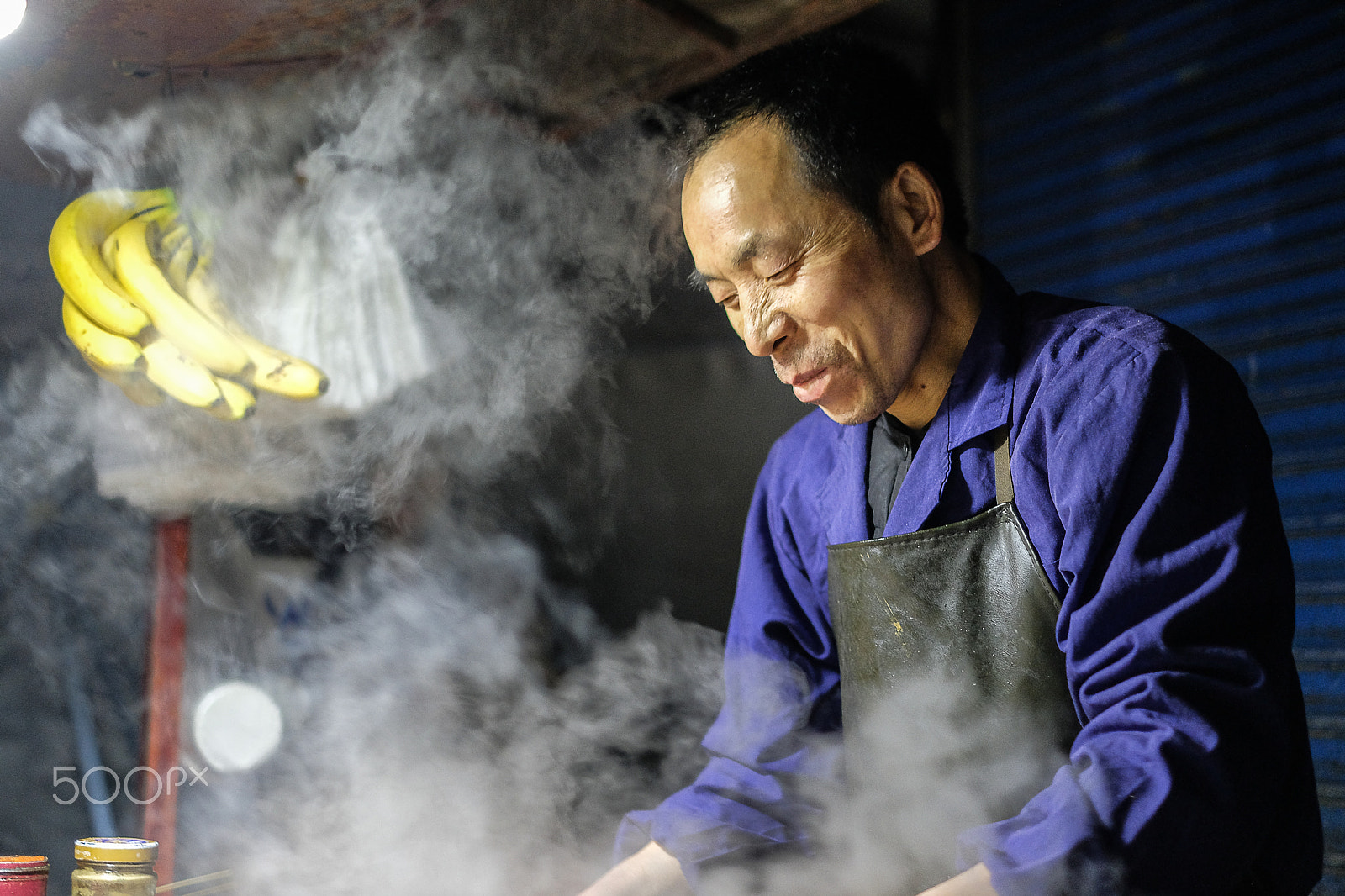Fujifilm X-Pro2 + Fujifilm XF 35mm F1.4 R sample photo. Master chef at the night market photography
