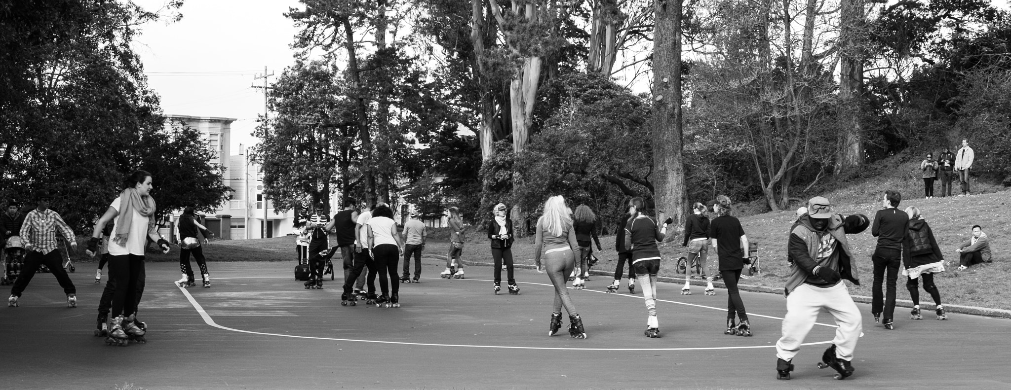 Fujifilm X-Pro1 + Fujifilm XF 27mm F2.8 sample photo. Impromptu roller skating in the park photography