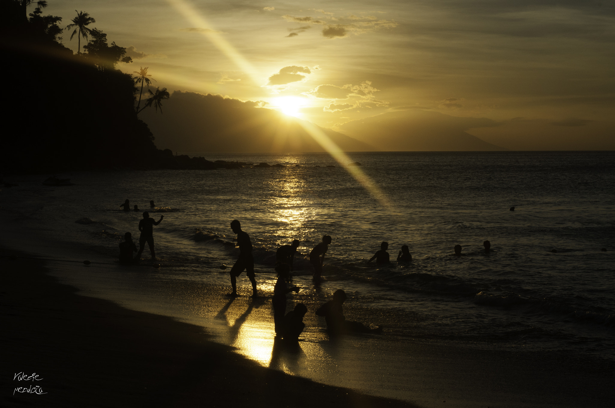 Nikon AF Nikkor 50mm F1.8D sample photo. Lost in silhouette photography