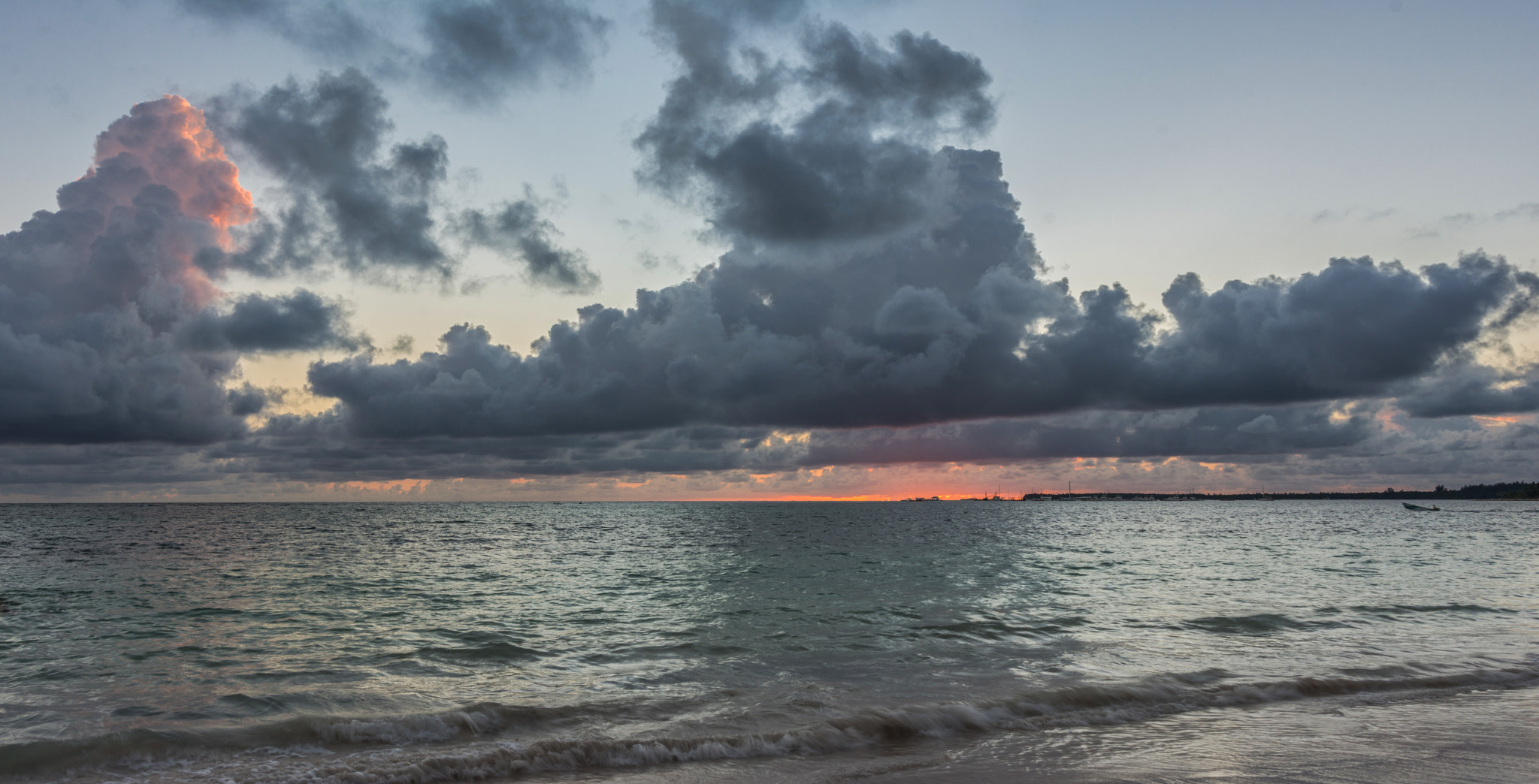Nikon AF Nikkor 24-85mm F2.8-4D IF sample photo. Heavenly ships photography