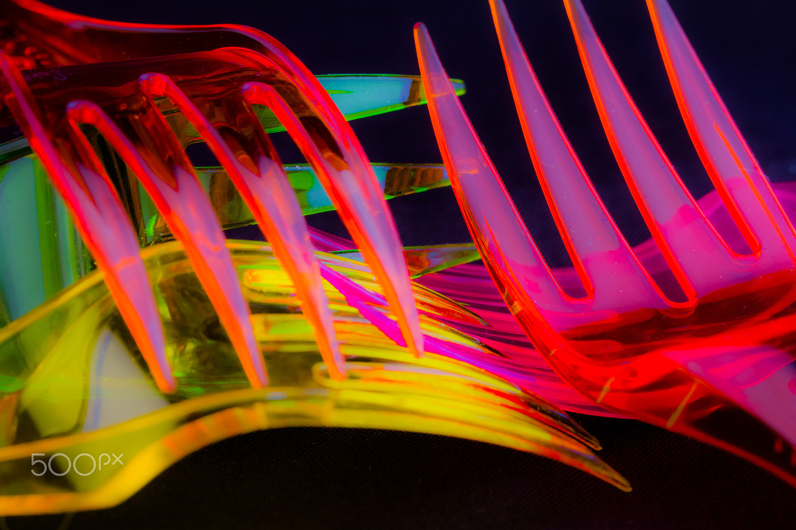 Canon EF 100mm F2.8L Macro IS USM sample photo. Crossing colored forks #2 photography