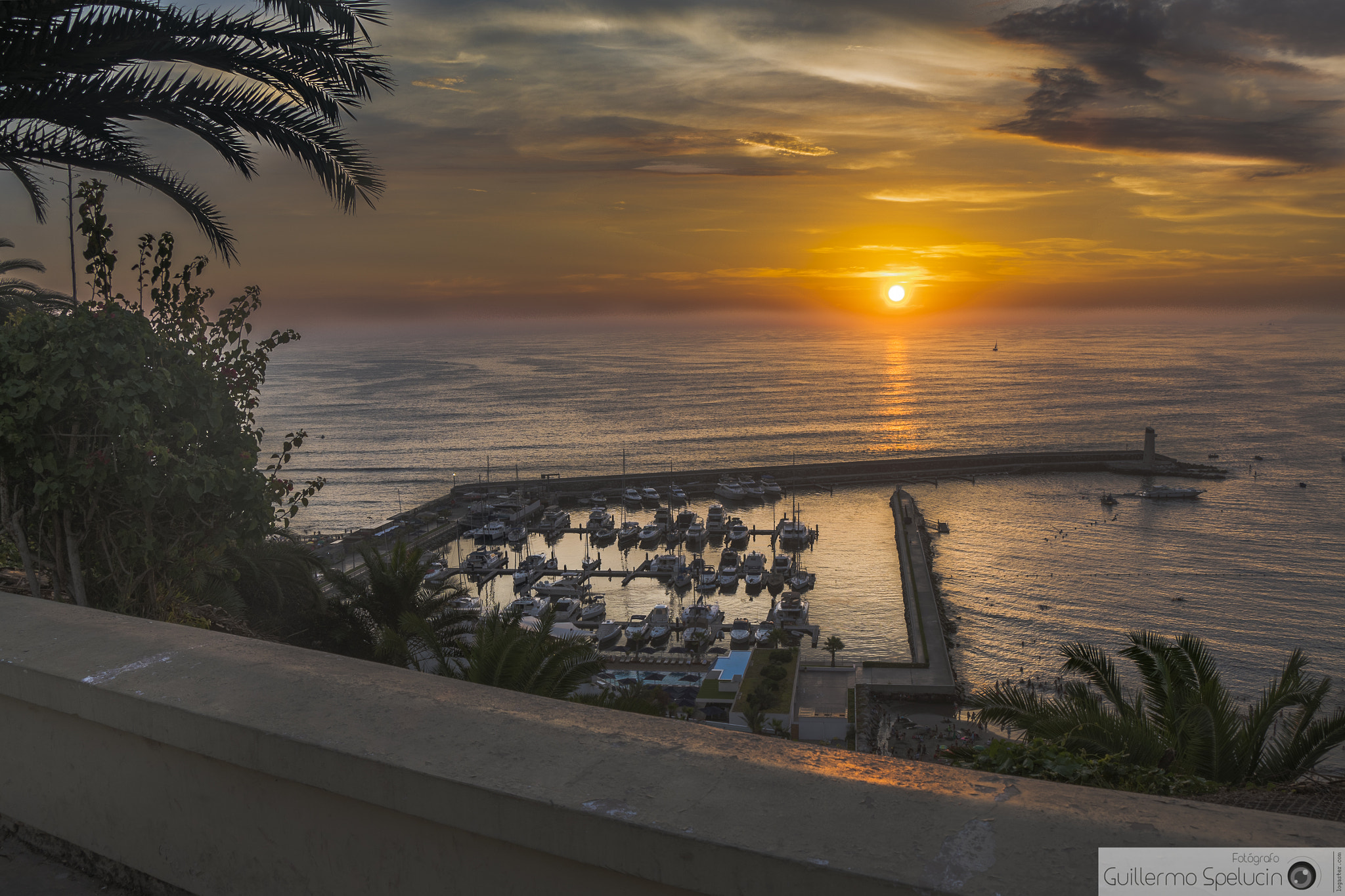 Sony a7R II + Sony DT 18-250mm F3.5-6.3 sample photo. Sunset in barranco photography