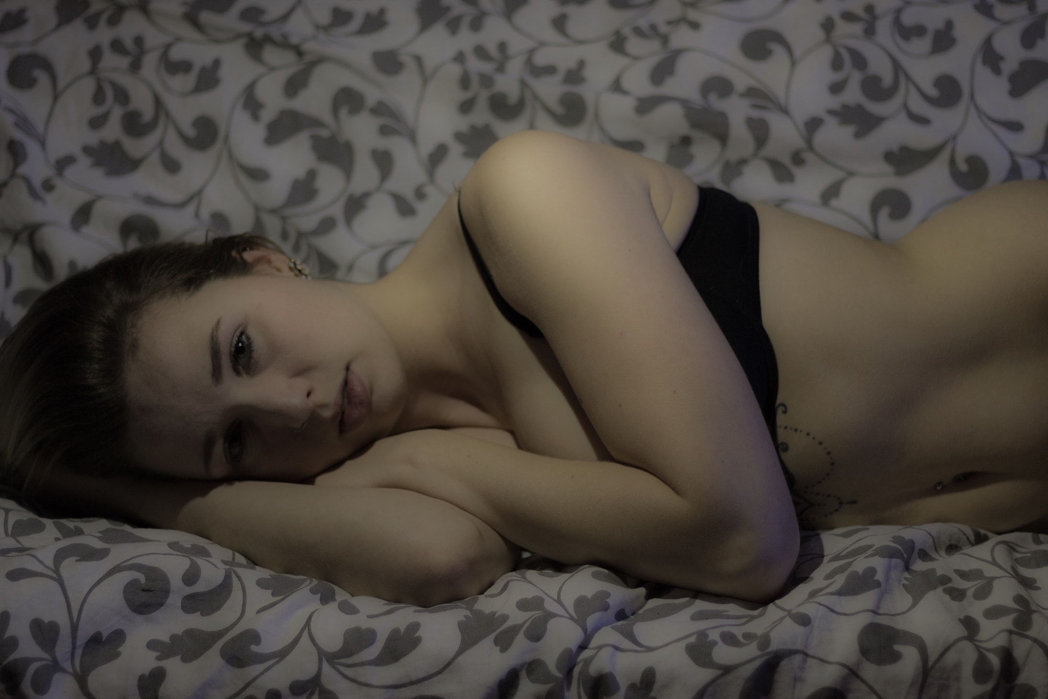 Canon EOS 100D (EOS Rebel SL1 / EOS Kiss X7) + Canon EF 50mm F1.8 II sample photo. Laying softly photography