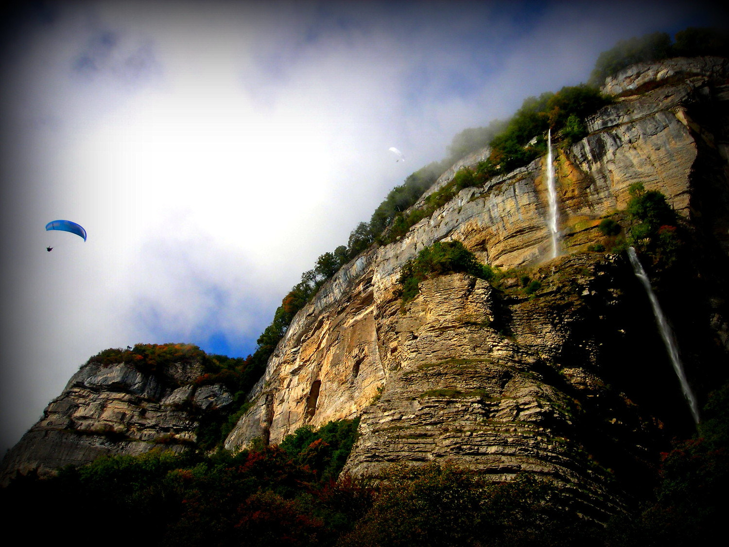 Nikon COOLPIX L3 sample photo. Paraglading over cascade de l'oule, crolles photography