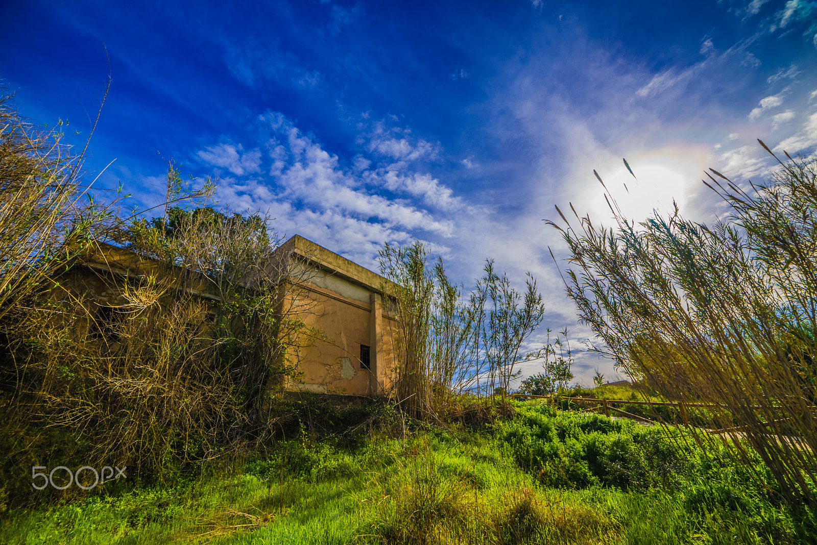 Samyang 14mm F2.8 ED AS IF UMC sample photo. Abandoned old house. photography