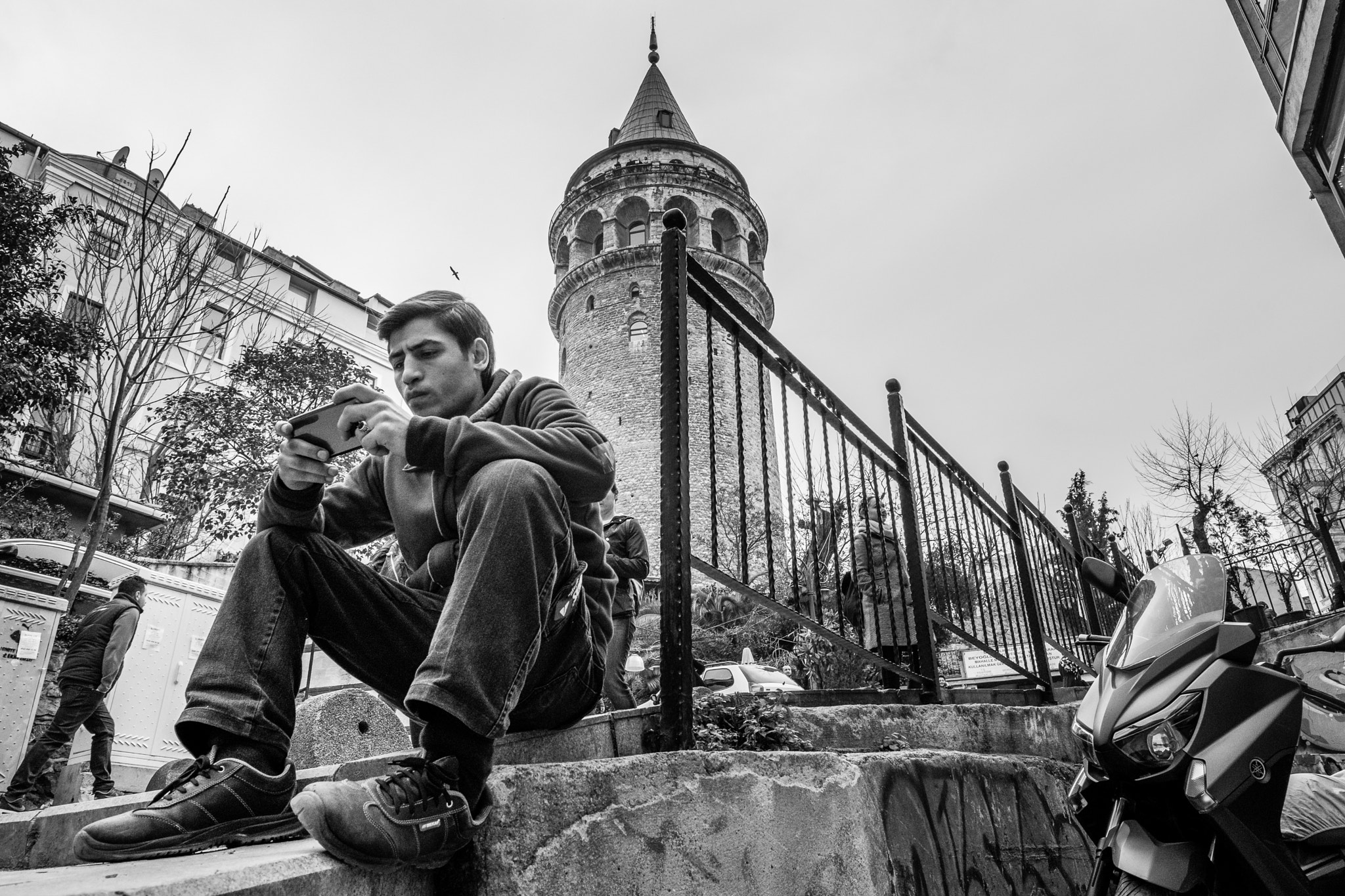 Fujifilm X-Pro2 + Fujifilm XF 16mm F1.4 R WR sample photo. Leaning against genoesen galata tower photography