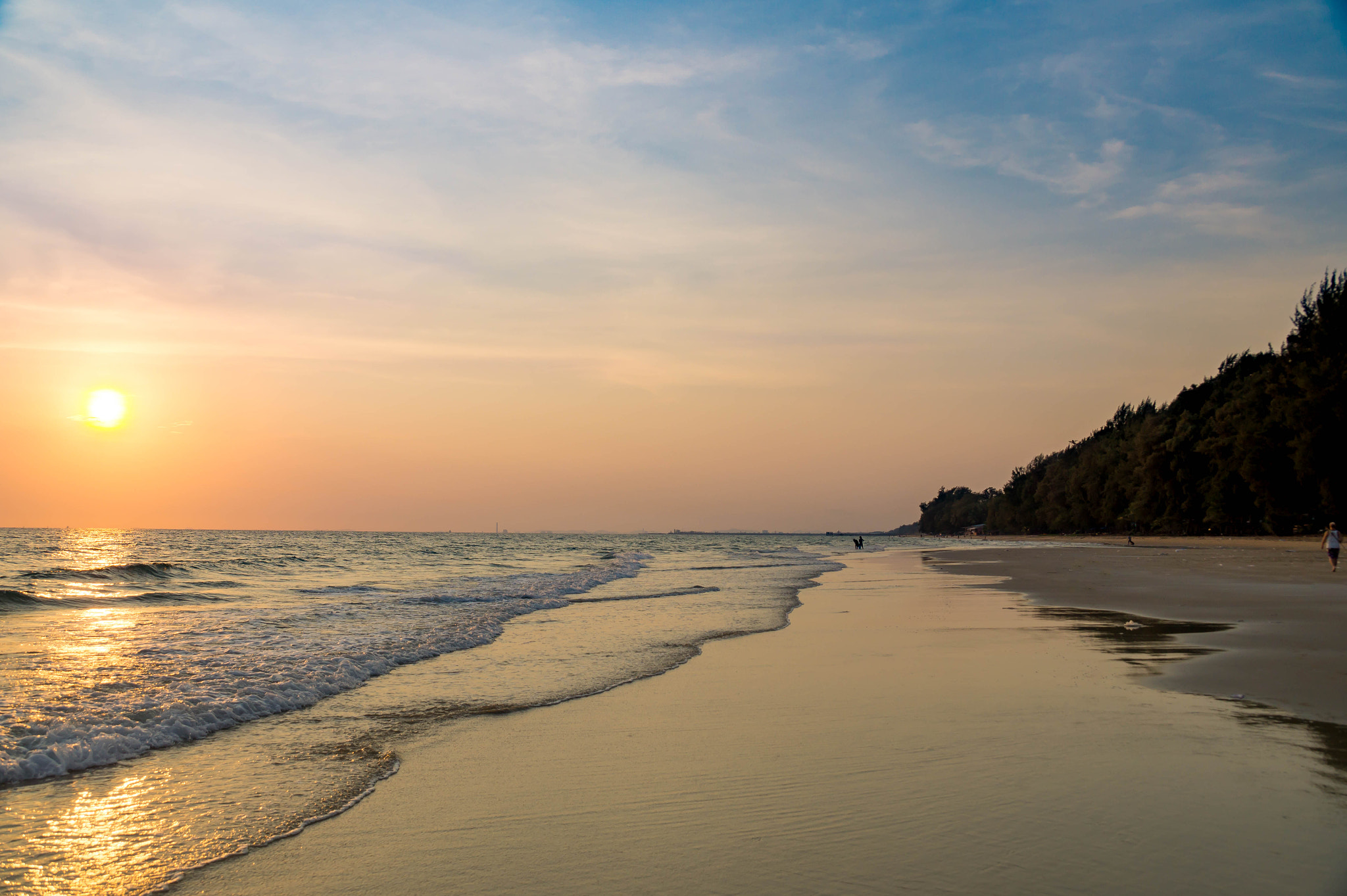Sony DT 18-135mm F3.5-5.6 SAM sample photo. Sunset on the beach photography