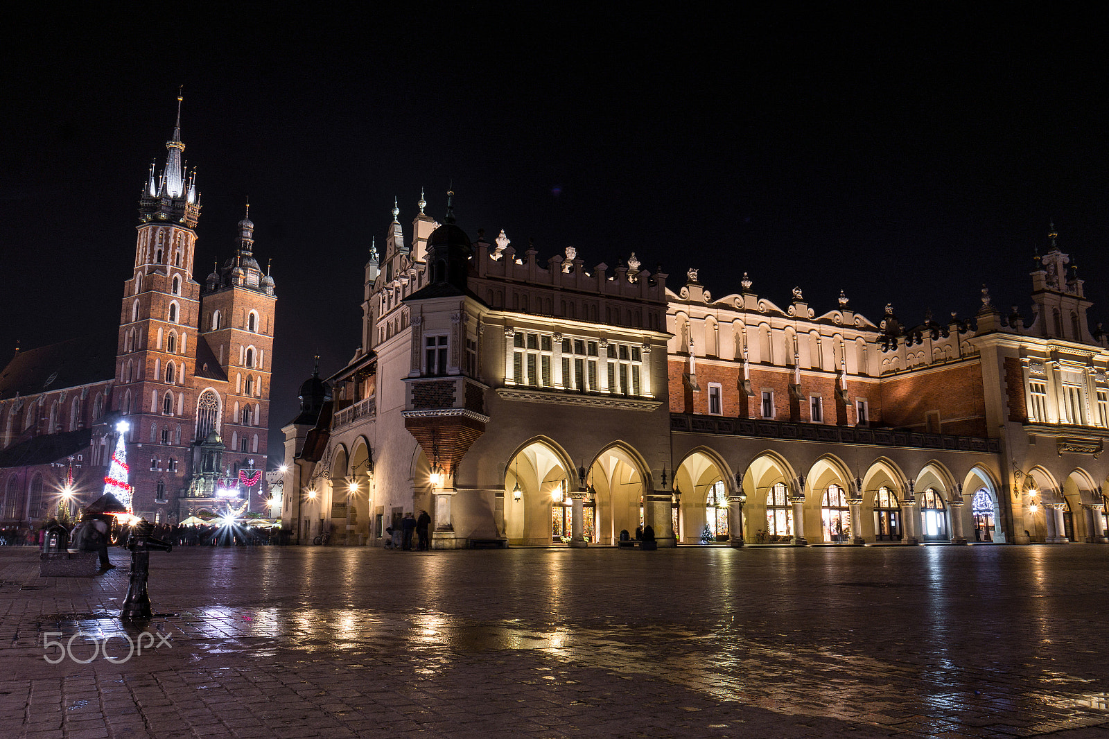 Samsung NX 18-55mm F3.5-5.6 OIS sample photo. Night in krakow photography