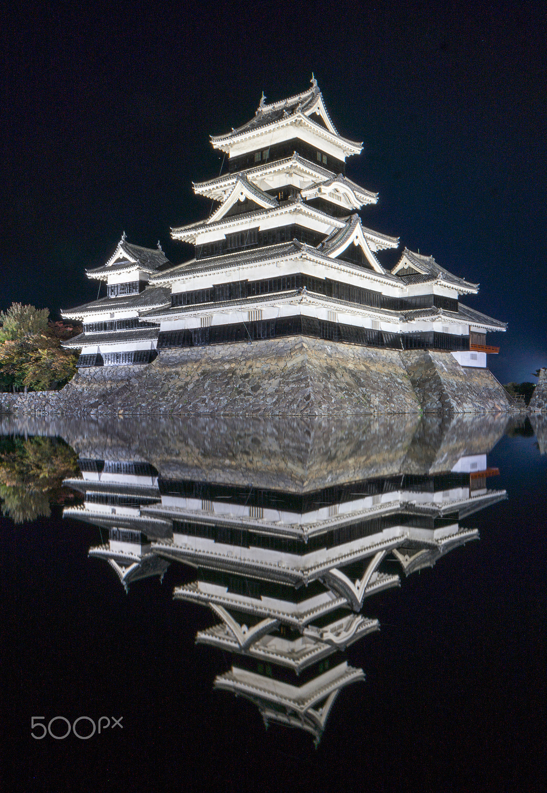 Samsung NX300 + Samsung NX 18-55mm F3.5-5.6 OIS sample photo. Castello del corvo - matsumoto photography