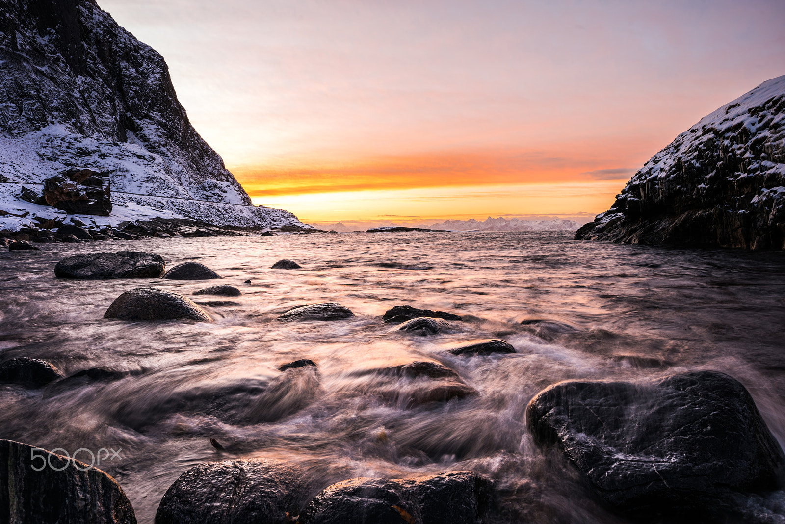 Nikon D800 + Nikon AF-S Nikkor 24mm F1.4G ED sample photo. Sunset in december photography