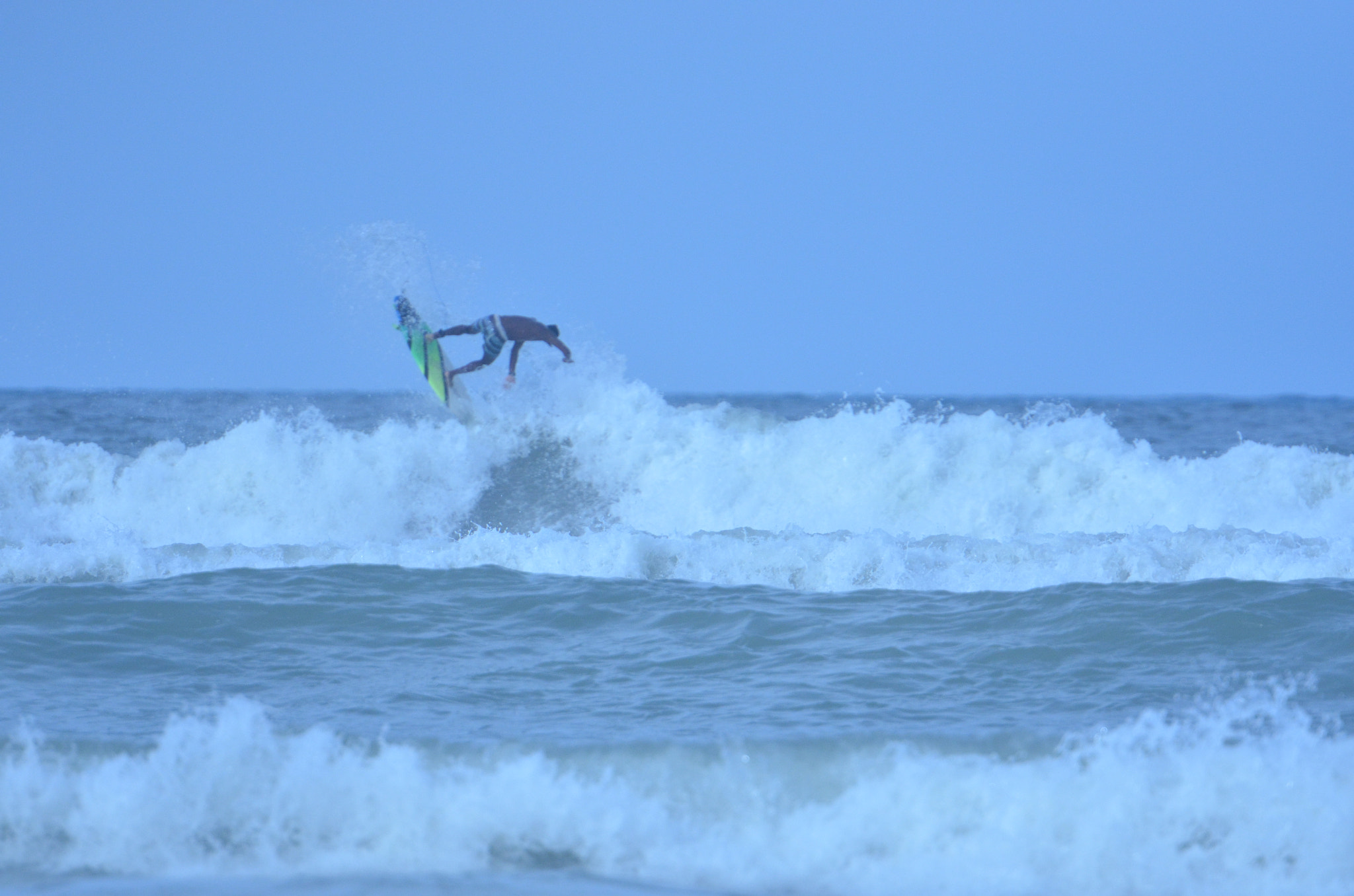 Nikon AF-S Nikkor 70-200mm F2.8G ED VR II sample photo. Far, far away... not a good day for shooting surfers, too far, more than 300m..anyway photography