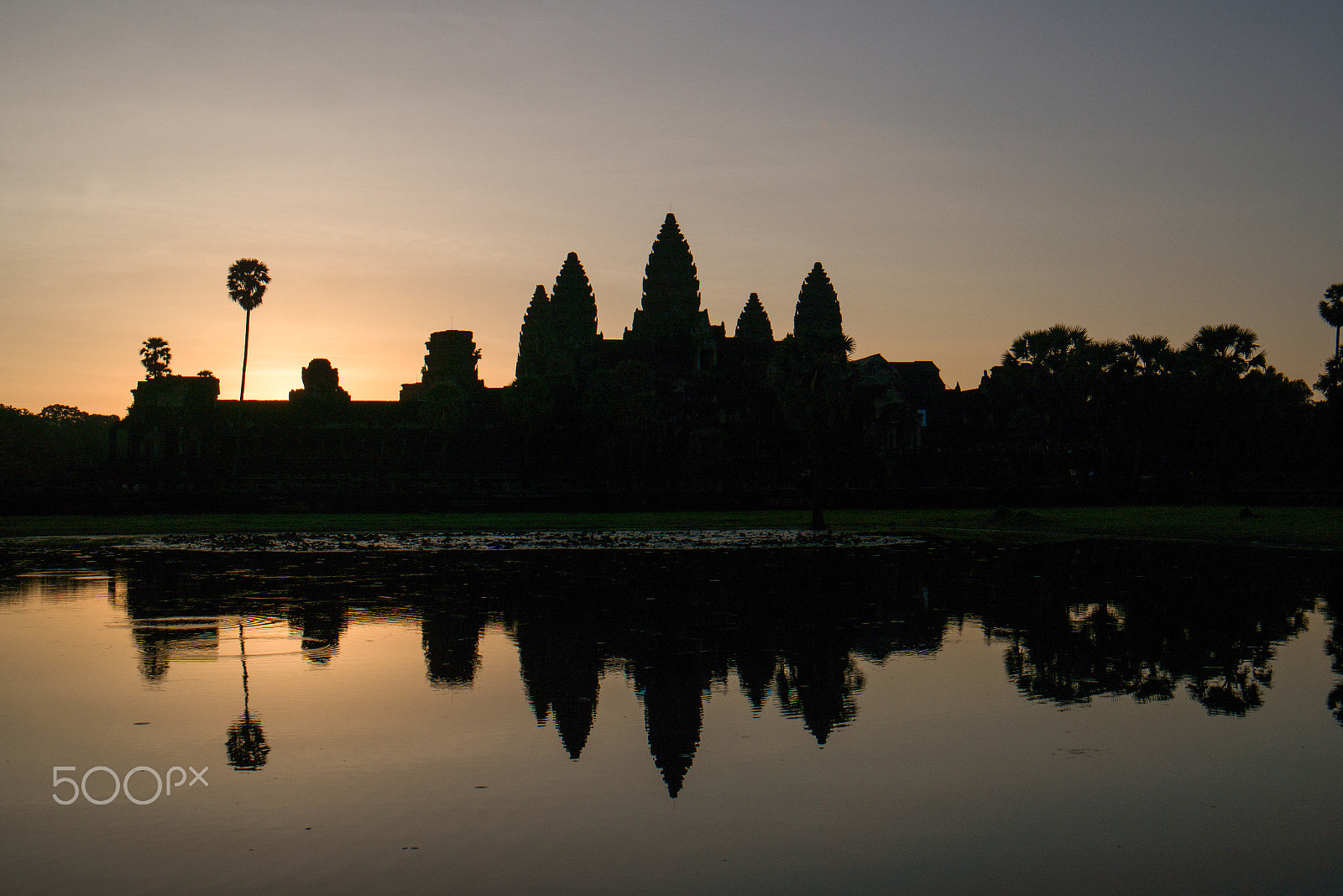 Samsung NX300 + Samsung NX 18-55mm F3.5-5.6 OIS sample photo. Sunrise in angkor wat photography